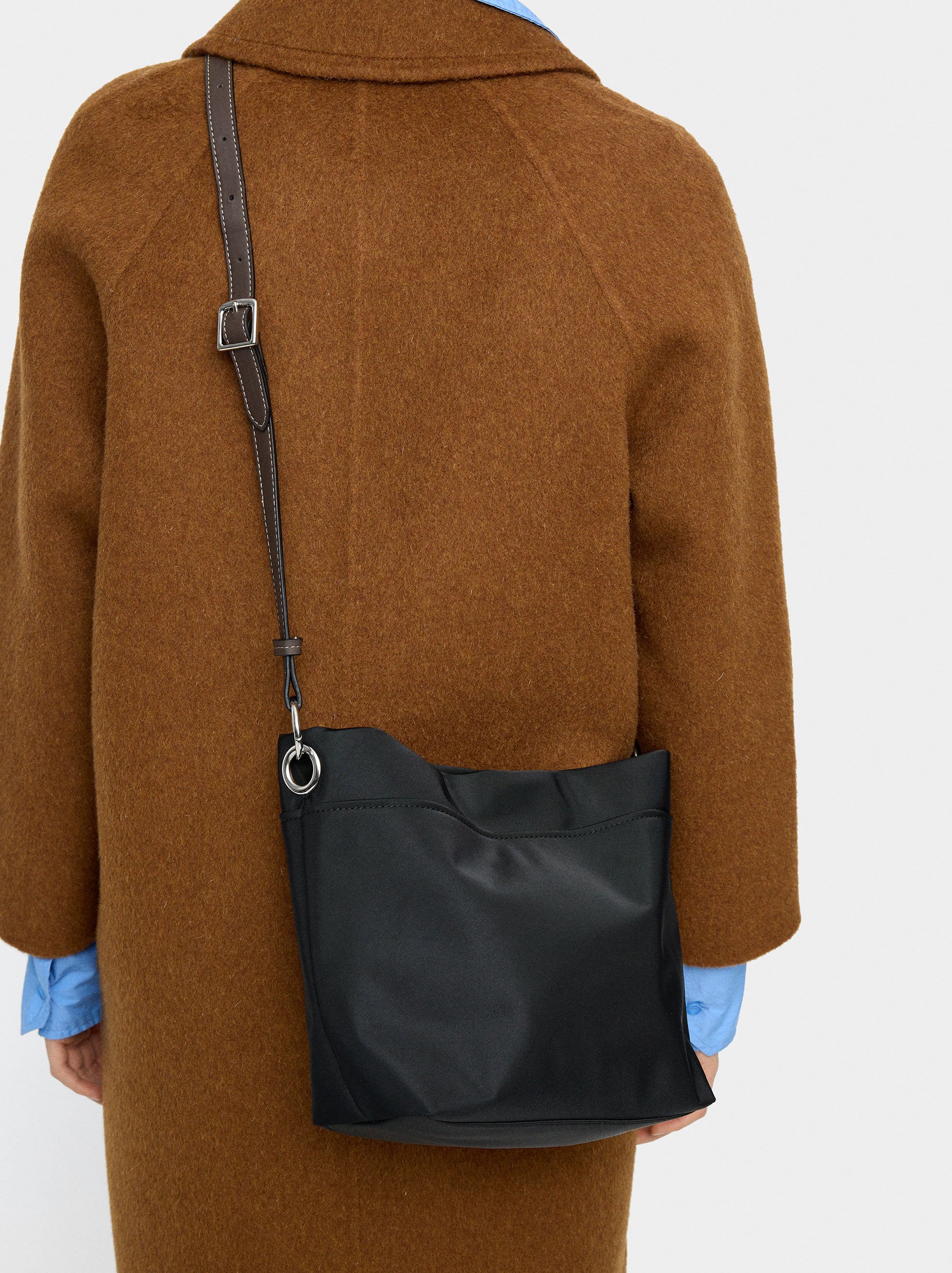 Schultertasche aus Nylon image number 1.0