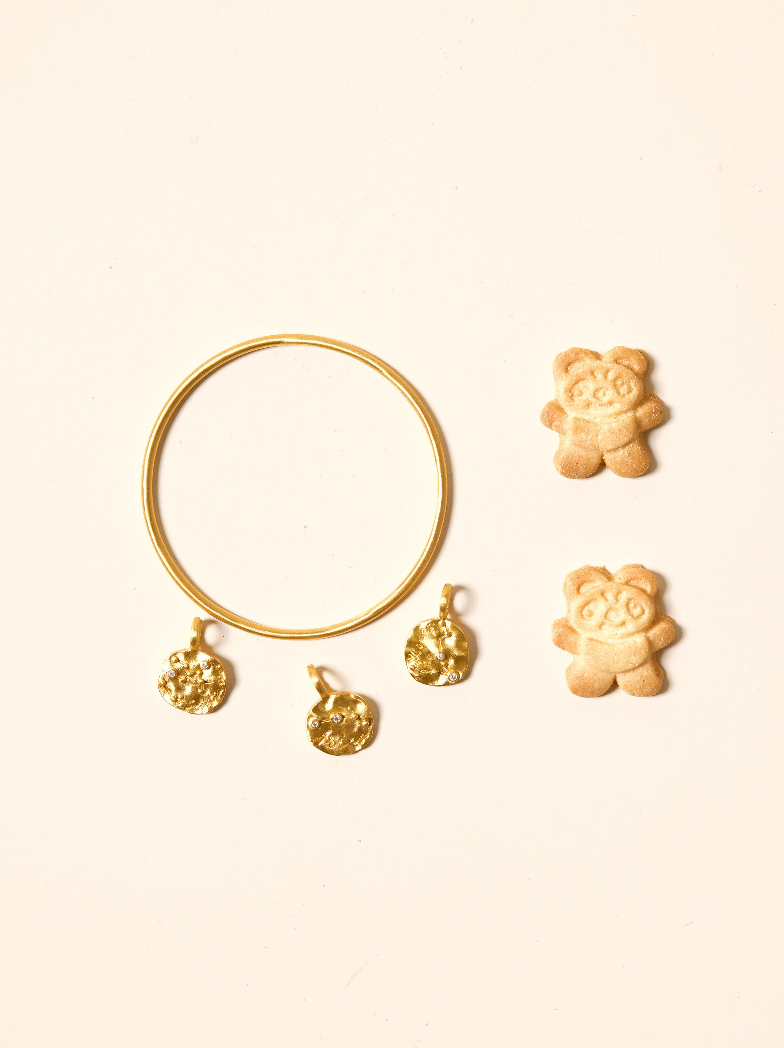 Tubular rigid bracelet