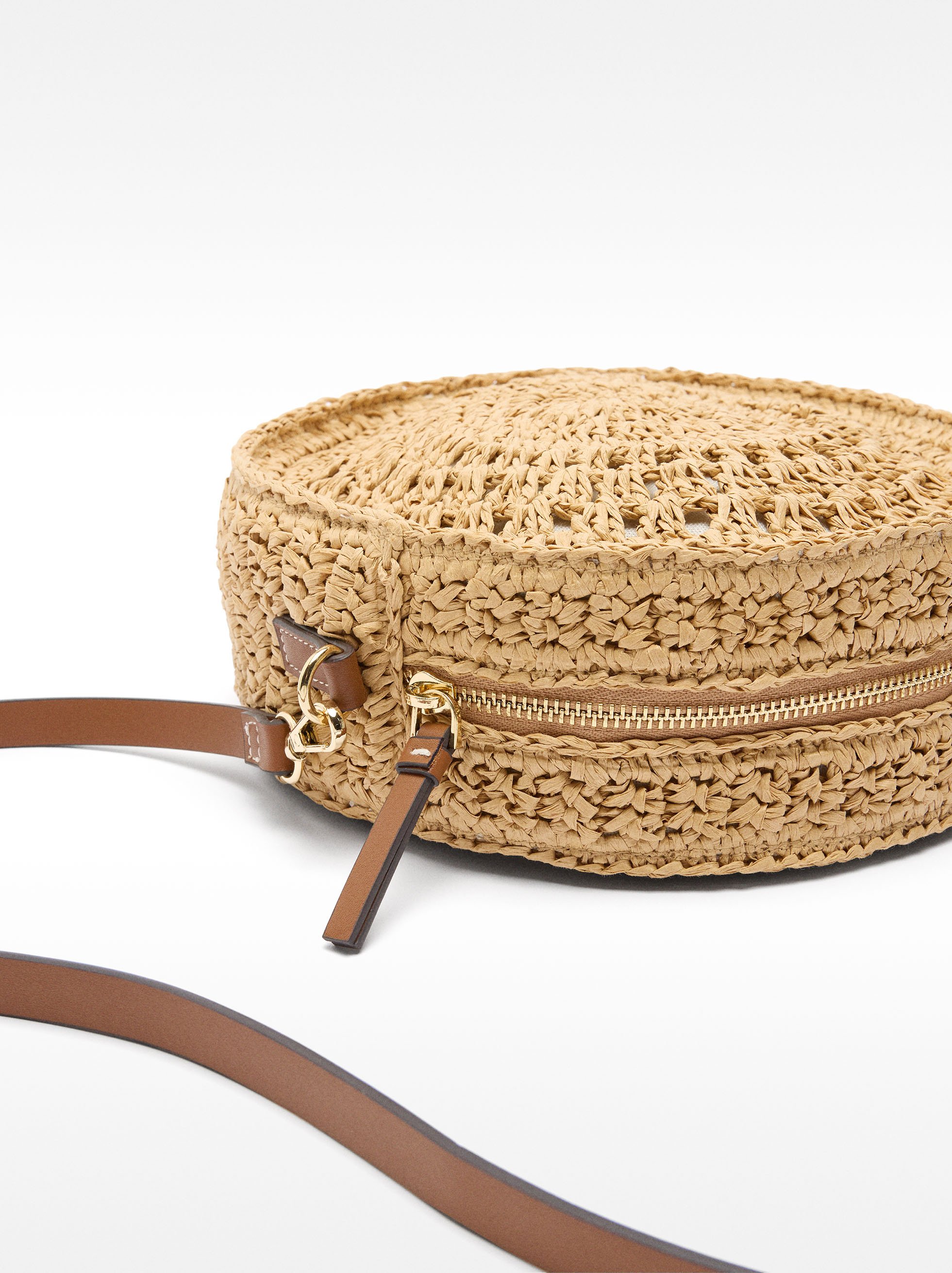 Bolso de bandolera efecto rafia image number 2.0