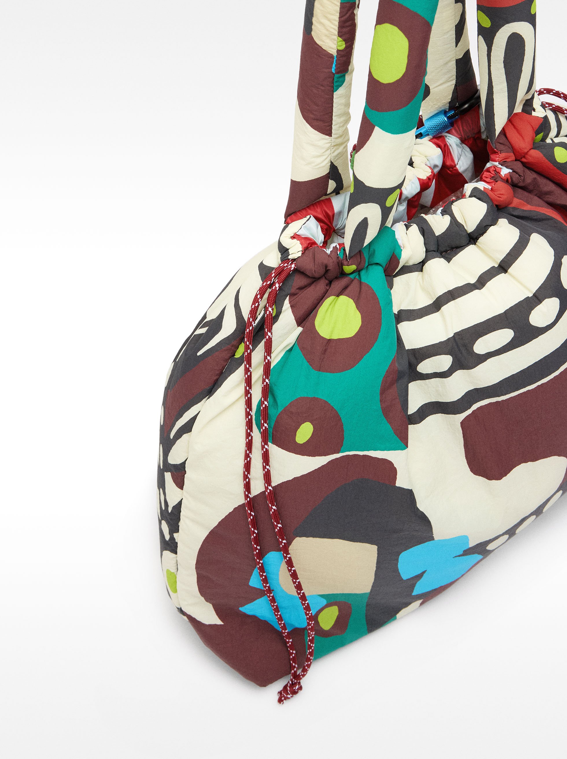Mala shopper de nylon estampada reversível image number 3.0