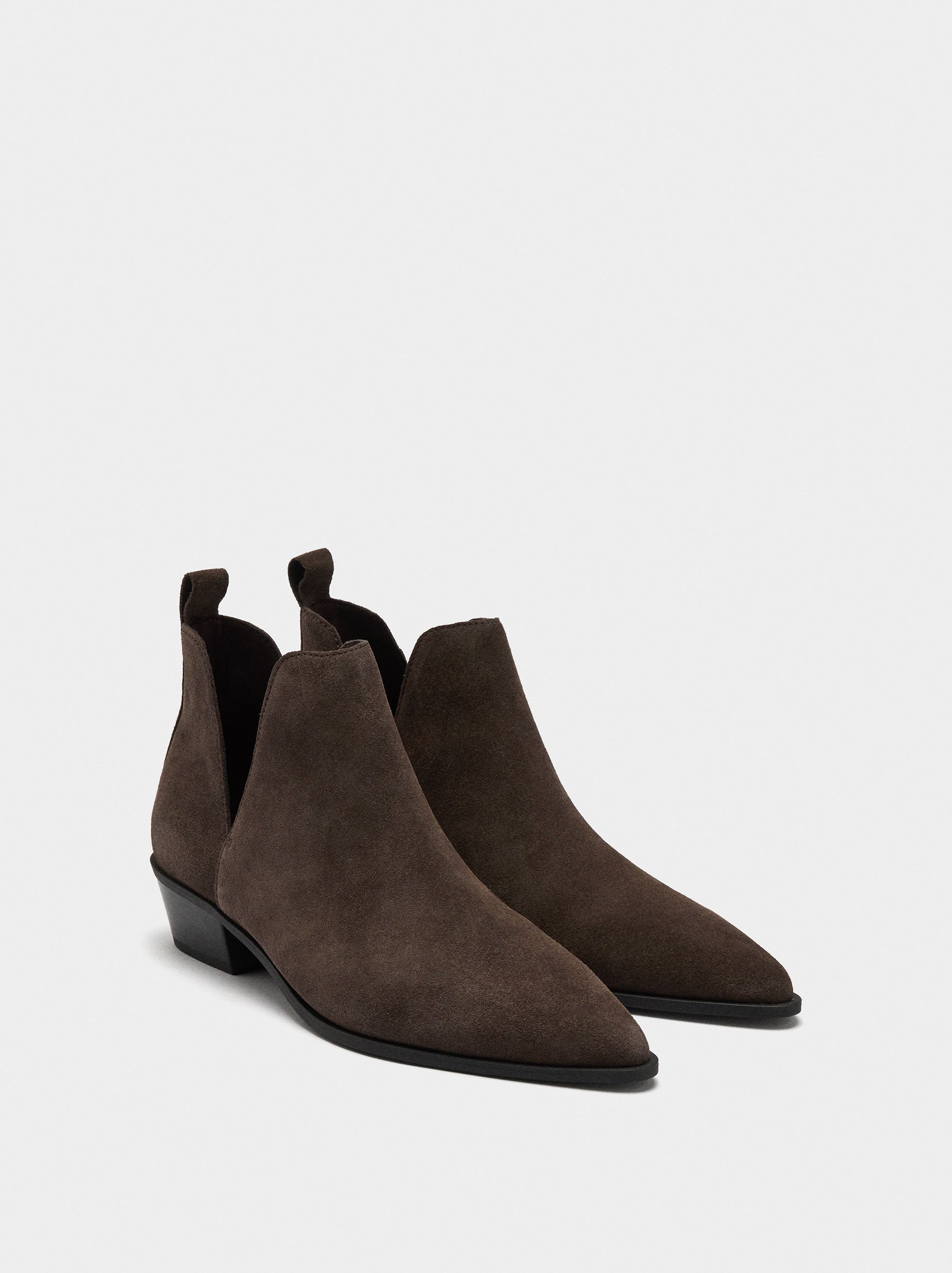 Cowboystiefeletten aus Leder mit Öffnungen image number 2.0
