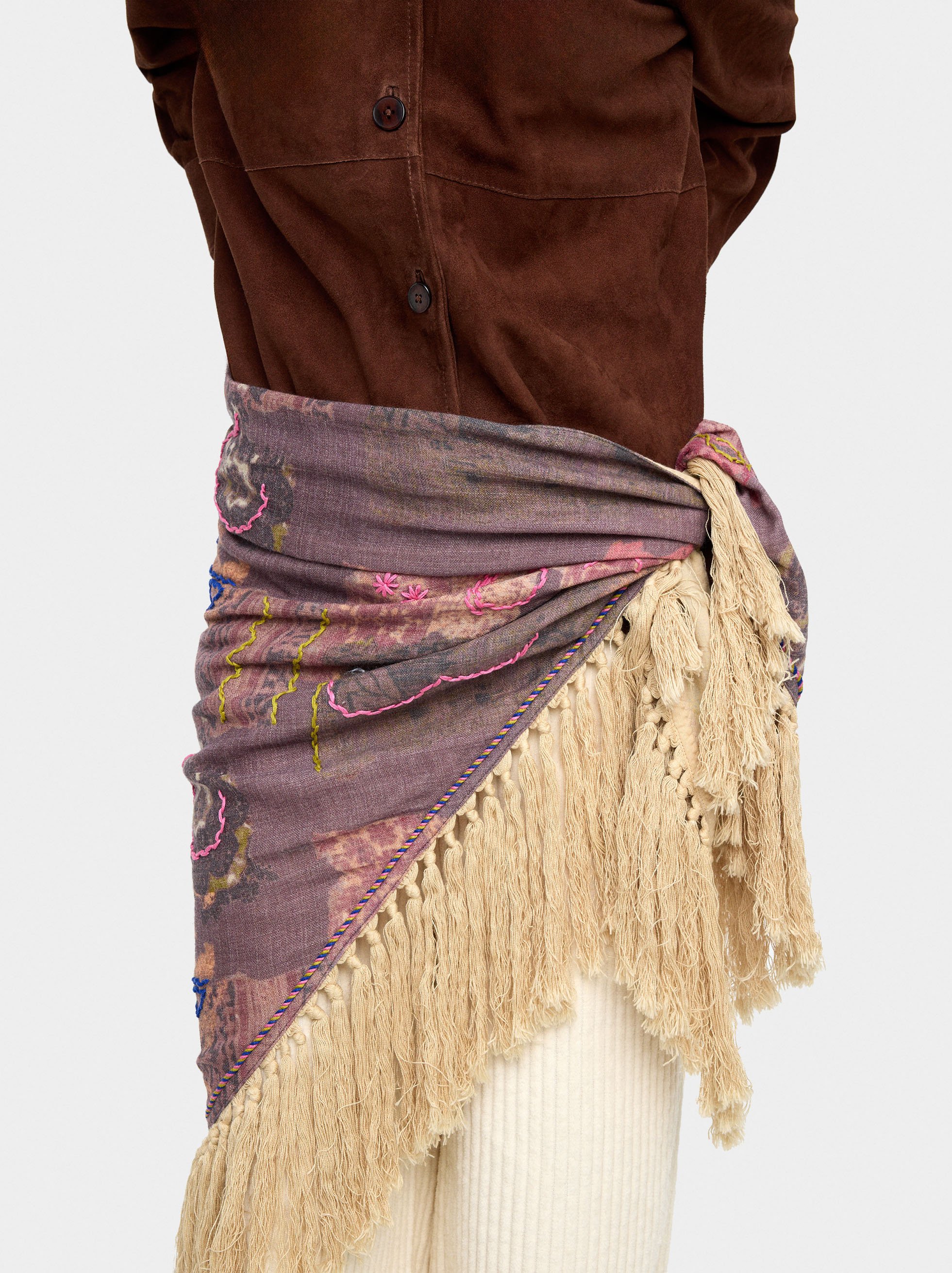 Wool shawl with fringes image number 2.0