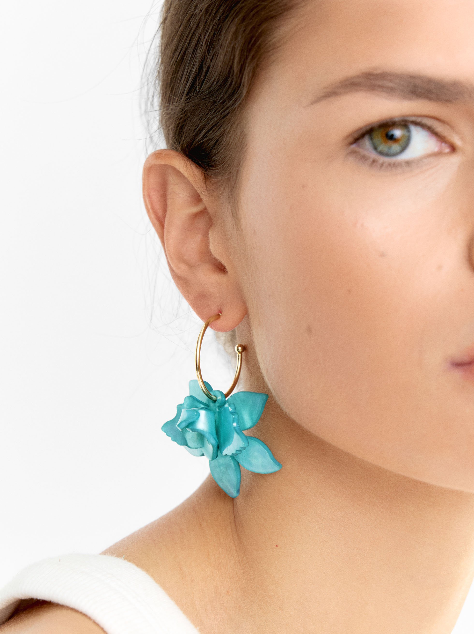 Offene Creolen mit Maxi-Blume