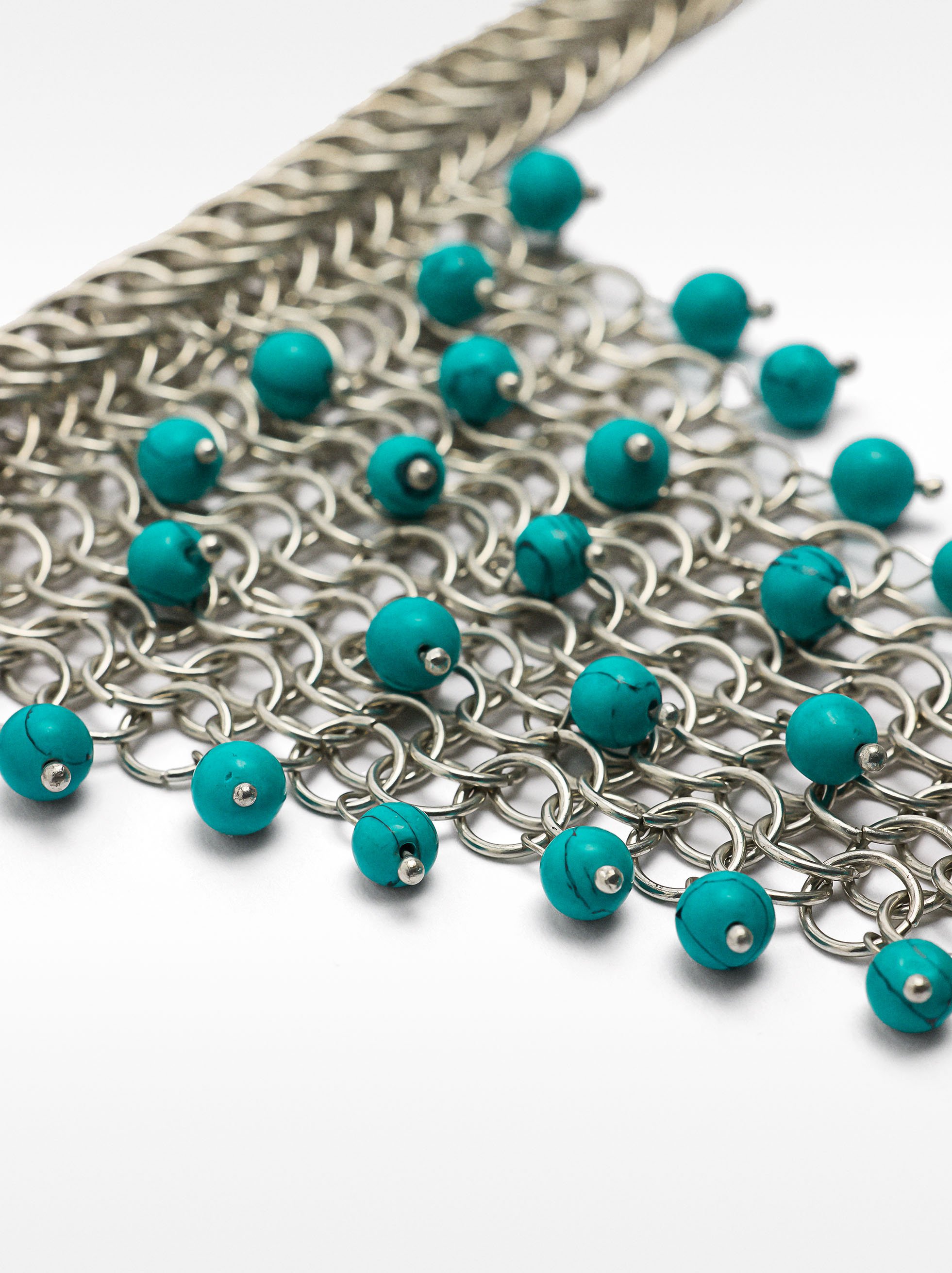 Collar entrecruzado con piedras image number 1.0