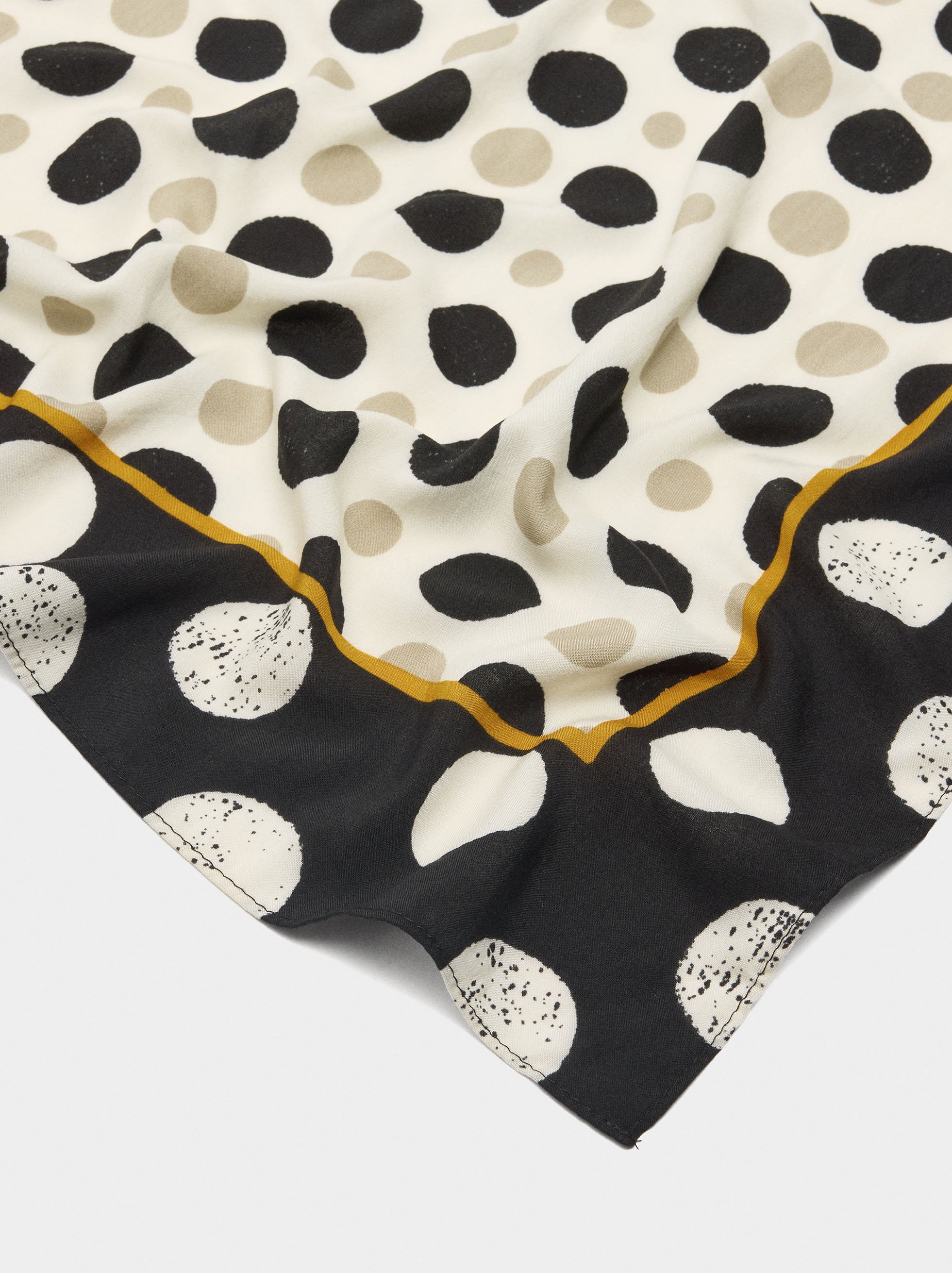 Print square scarf image number 2.0