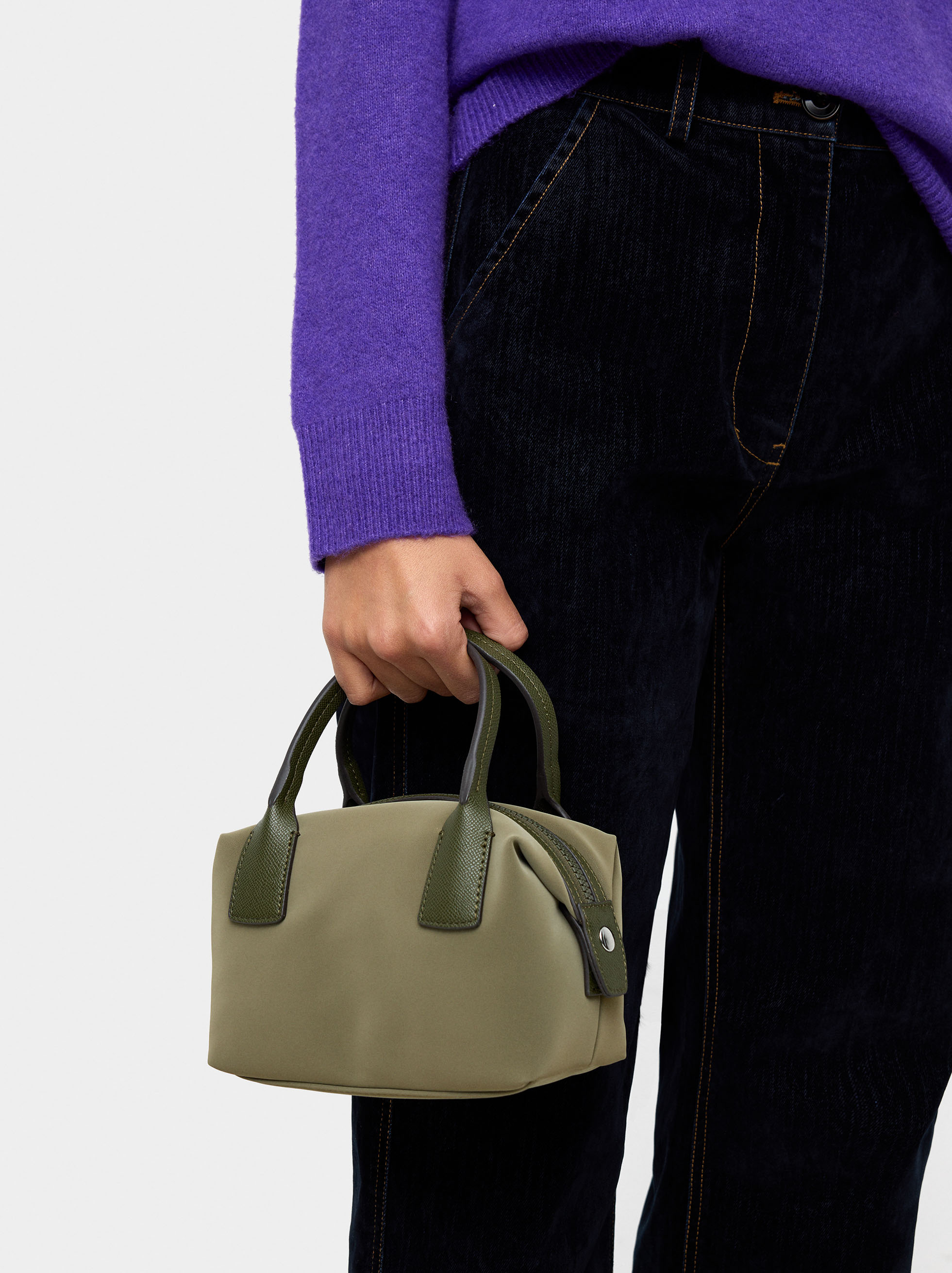 Bolso de mano de textura suave image number 1.0