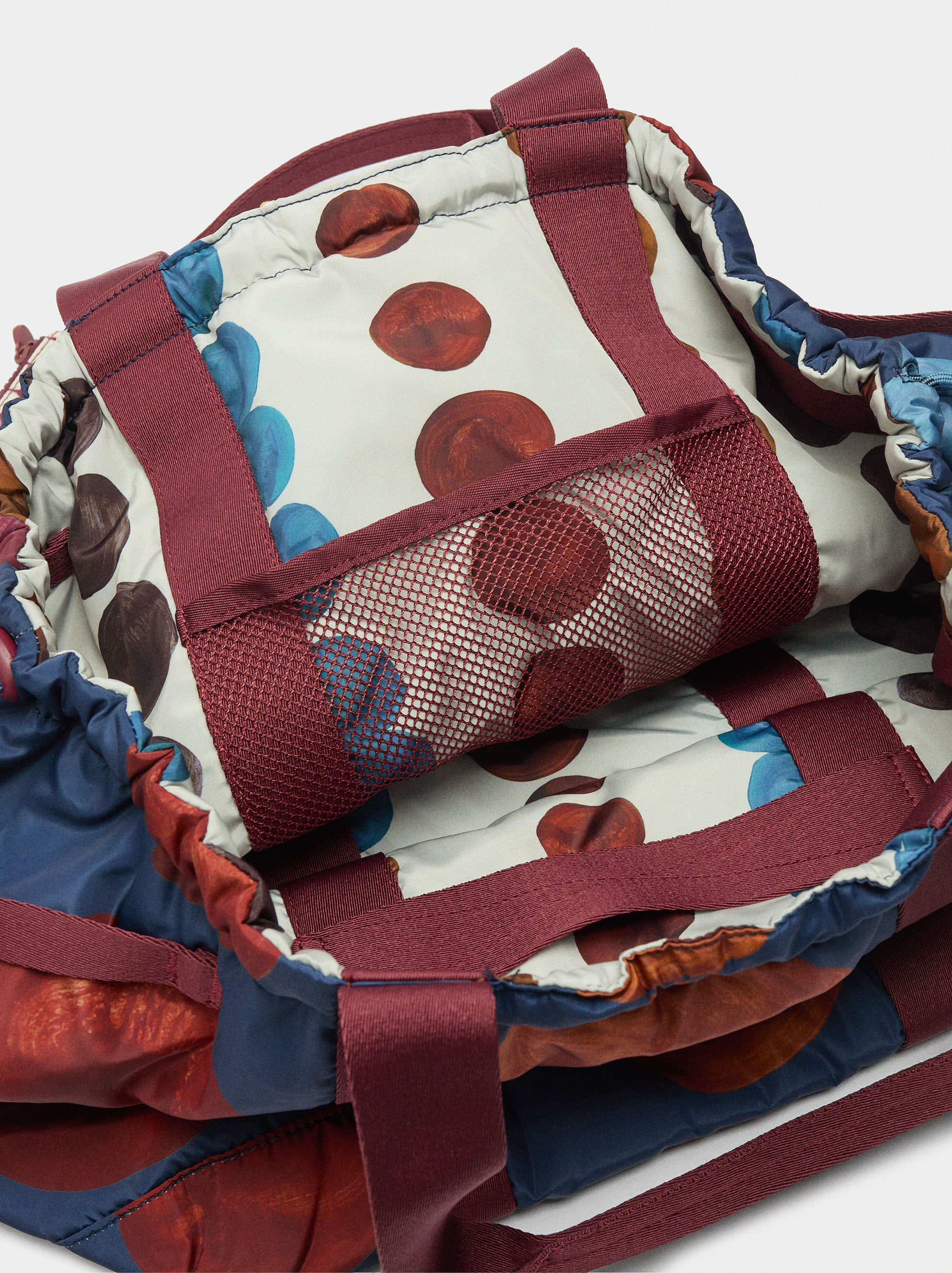 Reversible nylon weekend bag image number 6.0