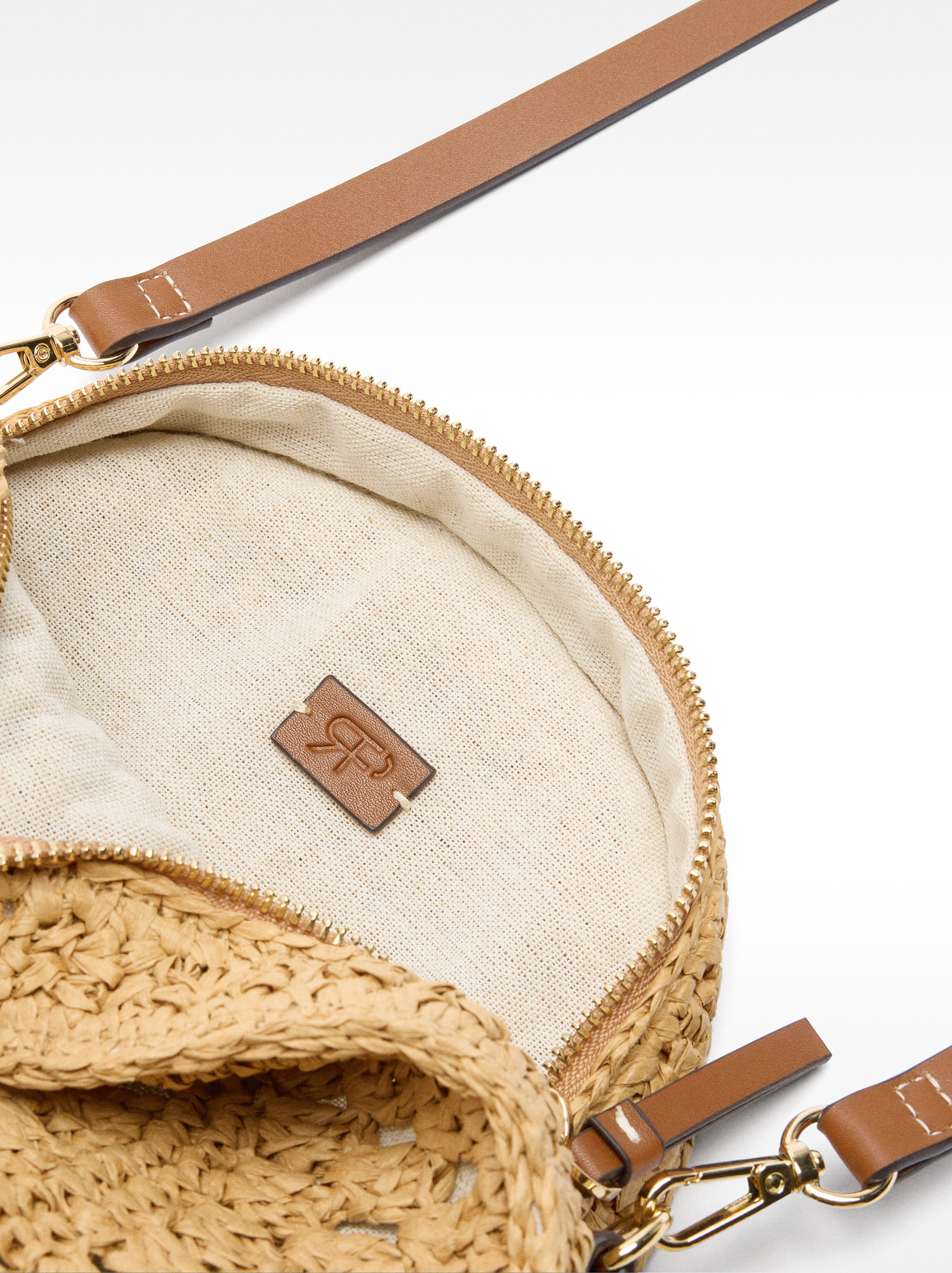 Bolso de bandolera efecto rafia image number 4.0