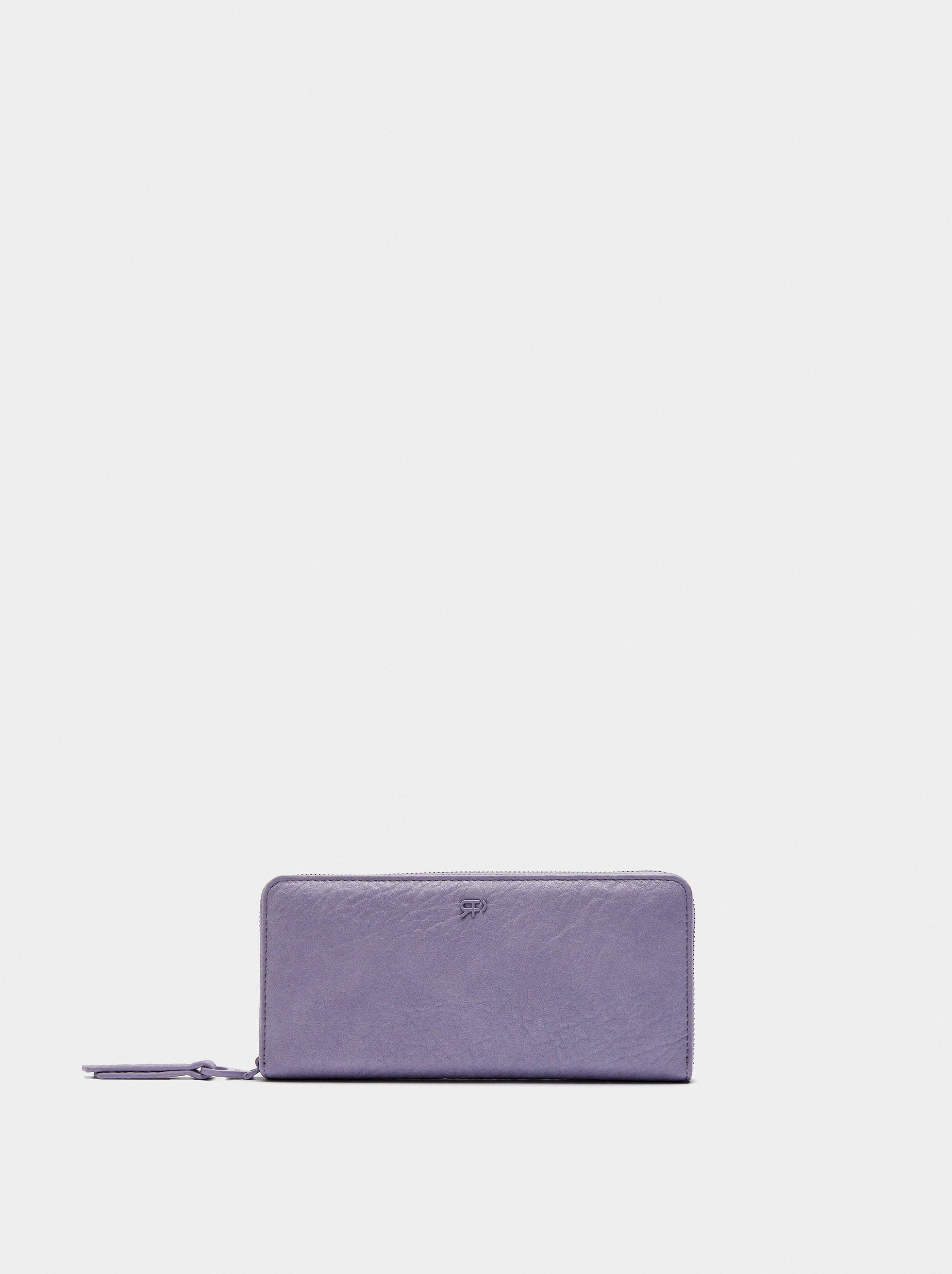 Wallet with texture and zipper closure image number 0.0