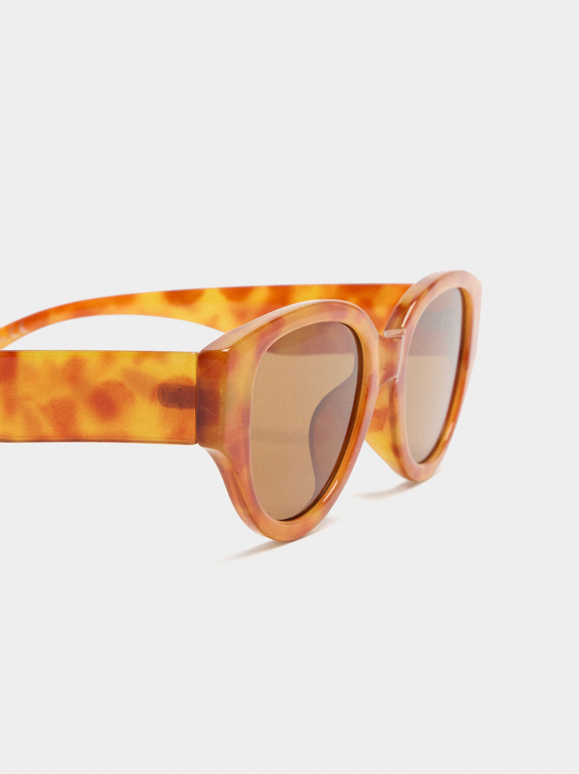 Lunettes de soleil en Cat Eye image number 2.0