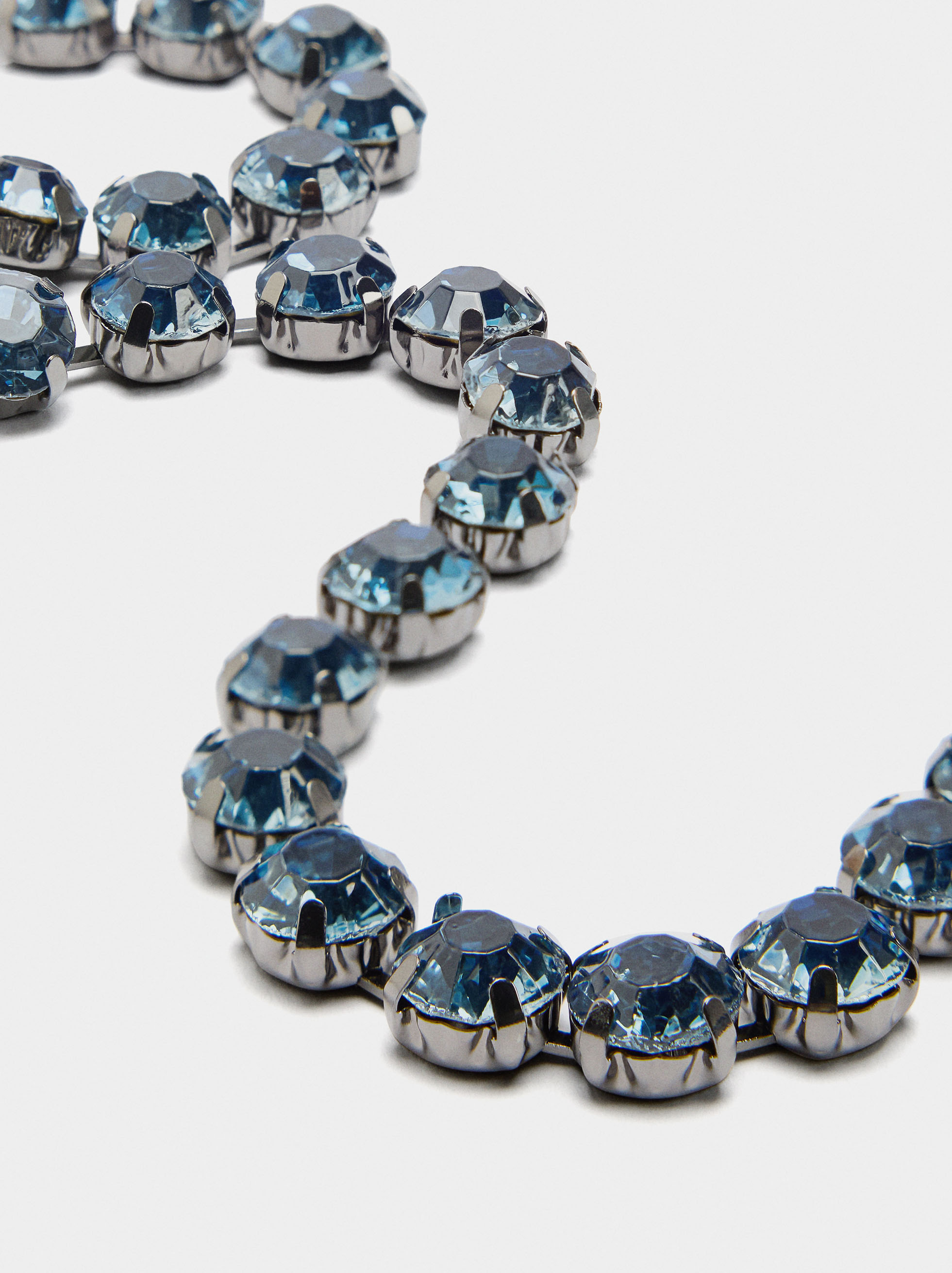 Short necklace with crystals image number 2.0