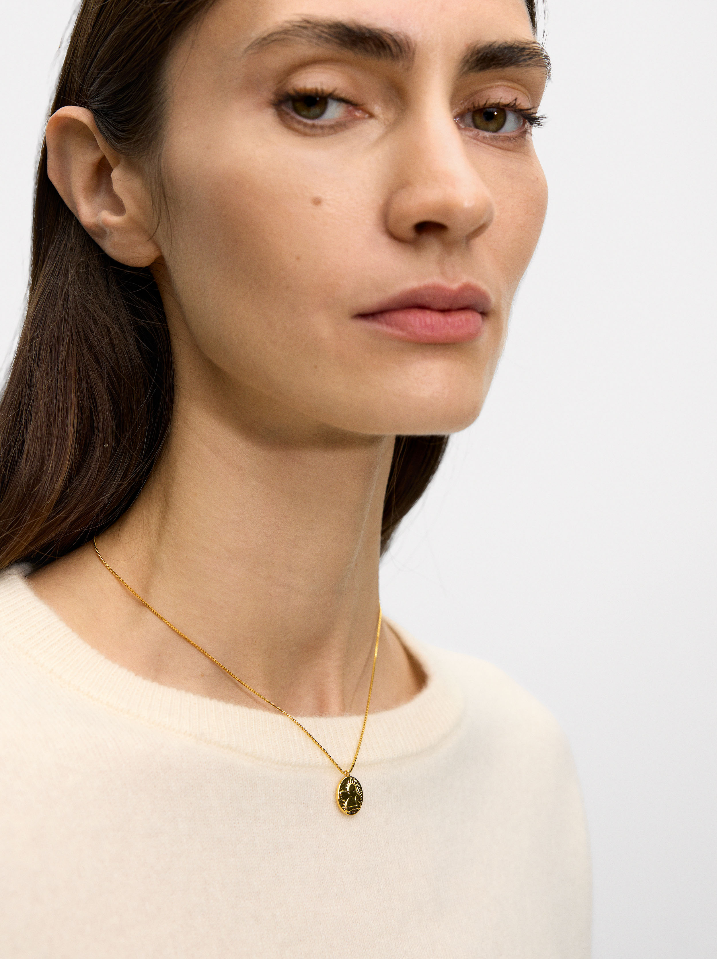 Kurze Halskette mit Engel-Medaillon, 18k Gold plattiert image number 2.0
