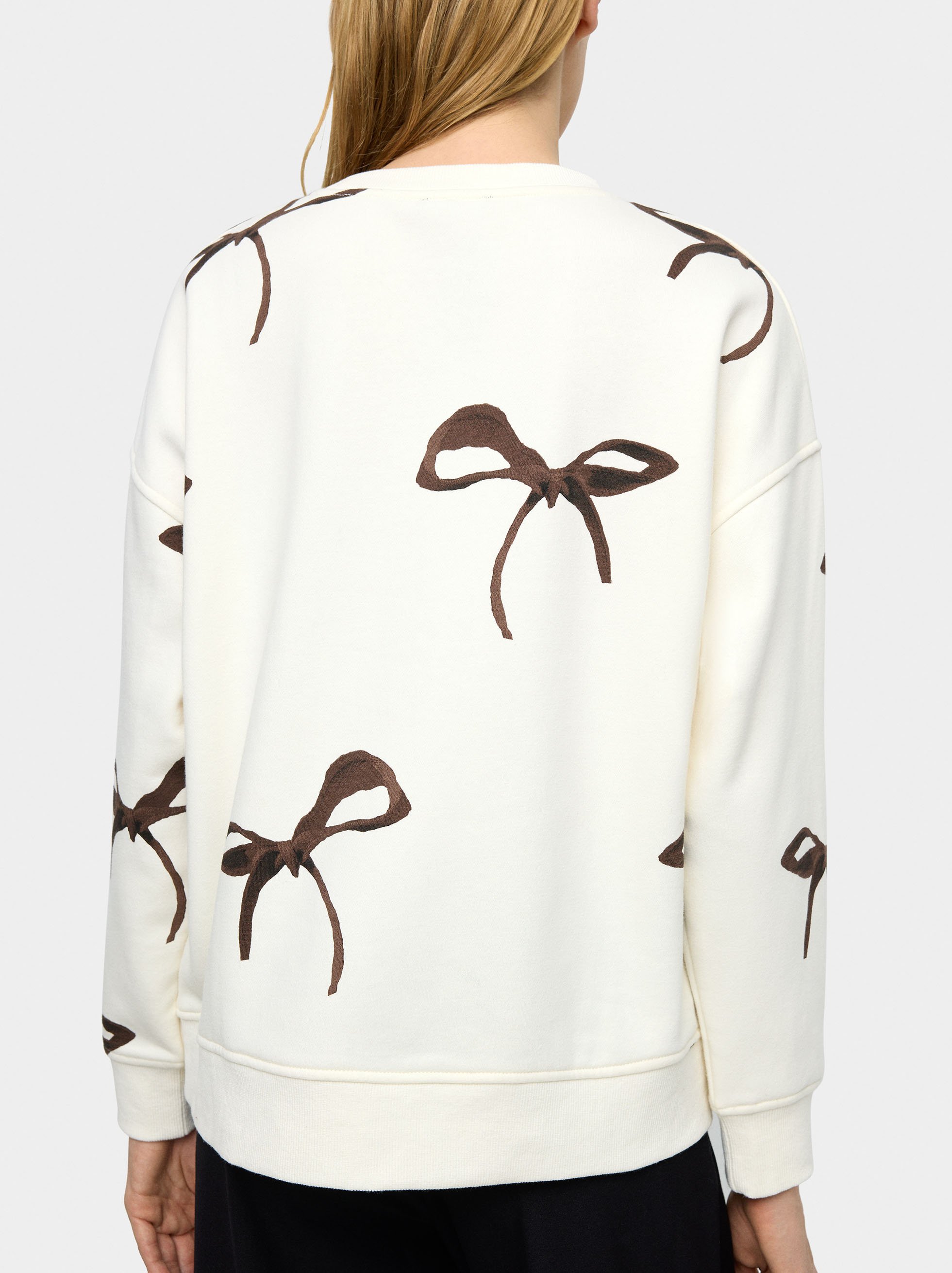 Sweatshirt with printed bows image number 2.0