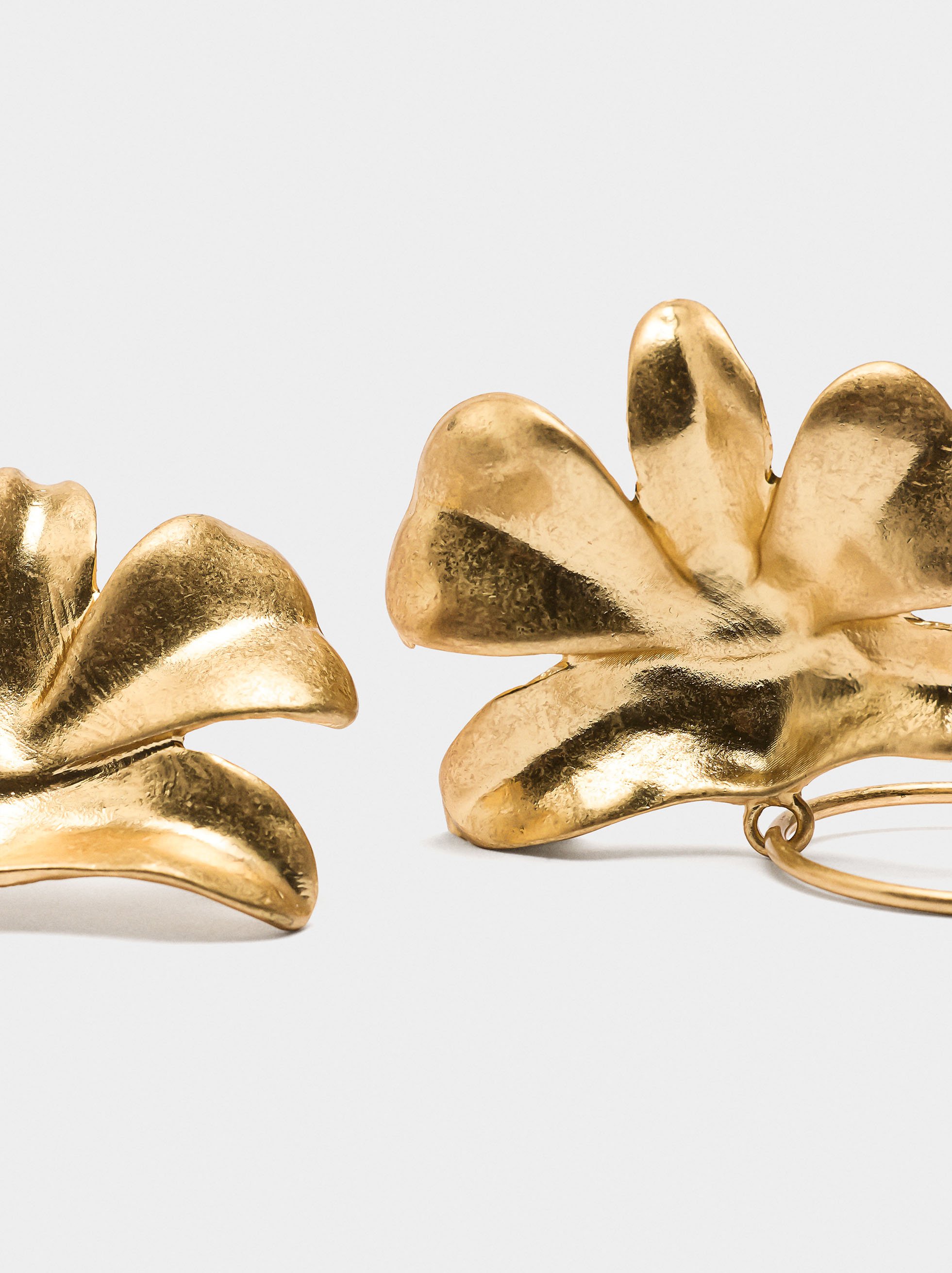 Hoop earrings with flower image number 3.0