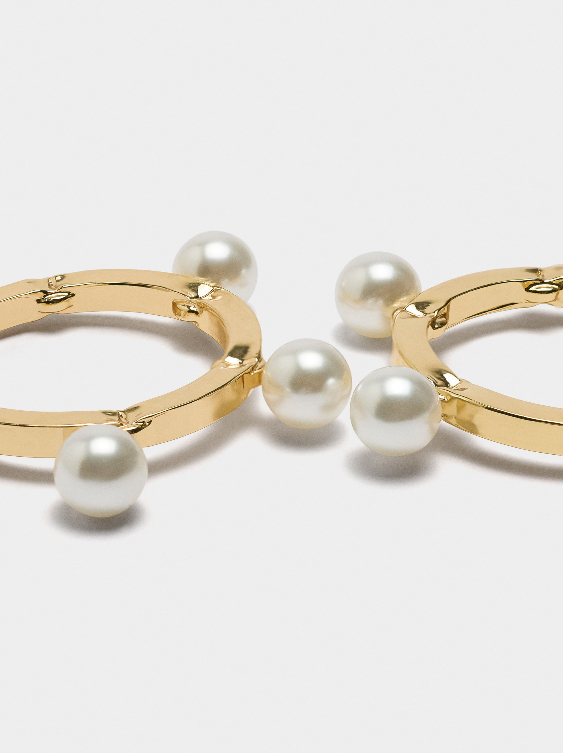 Hoop earrings with pearls image number 1.0