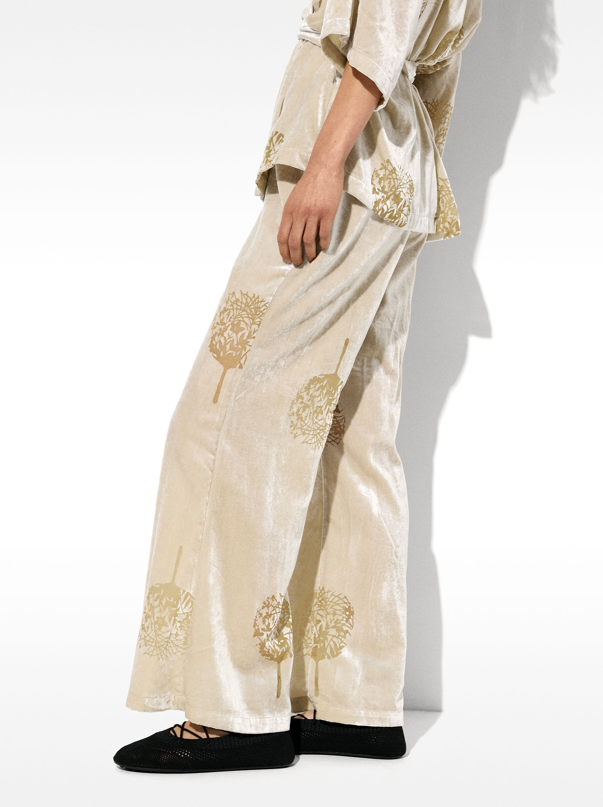 Velvet pants with elastic waistband image number 1.0