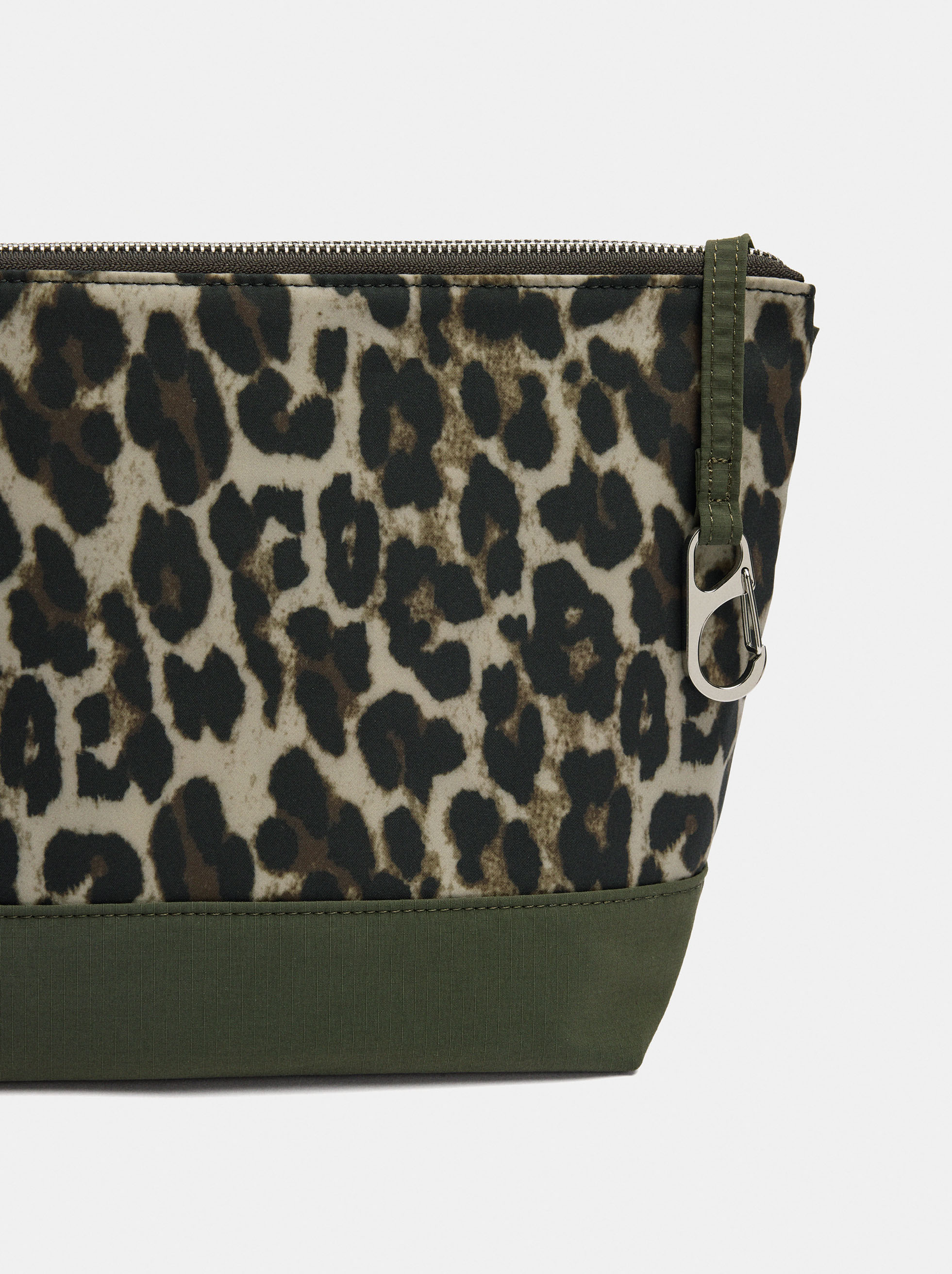 Neceser estampado animal image number 1.0