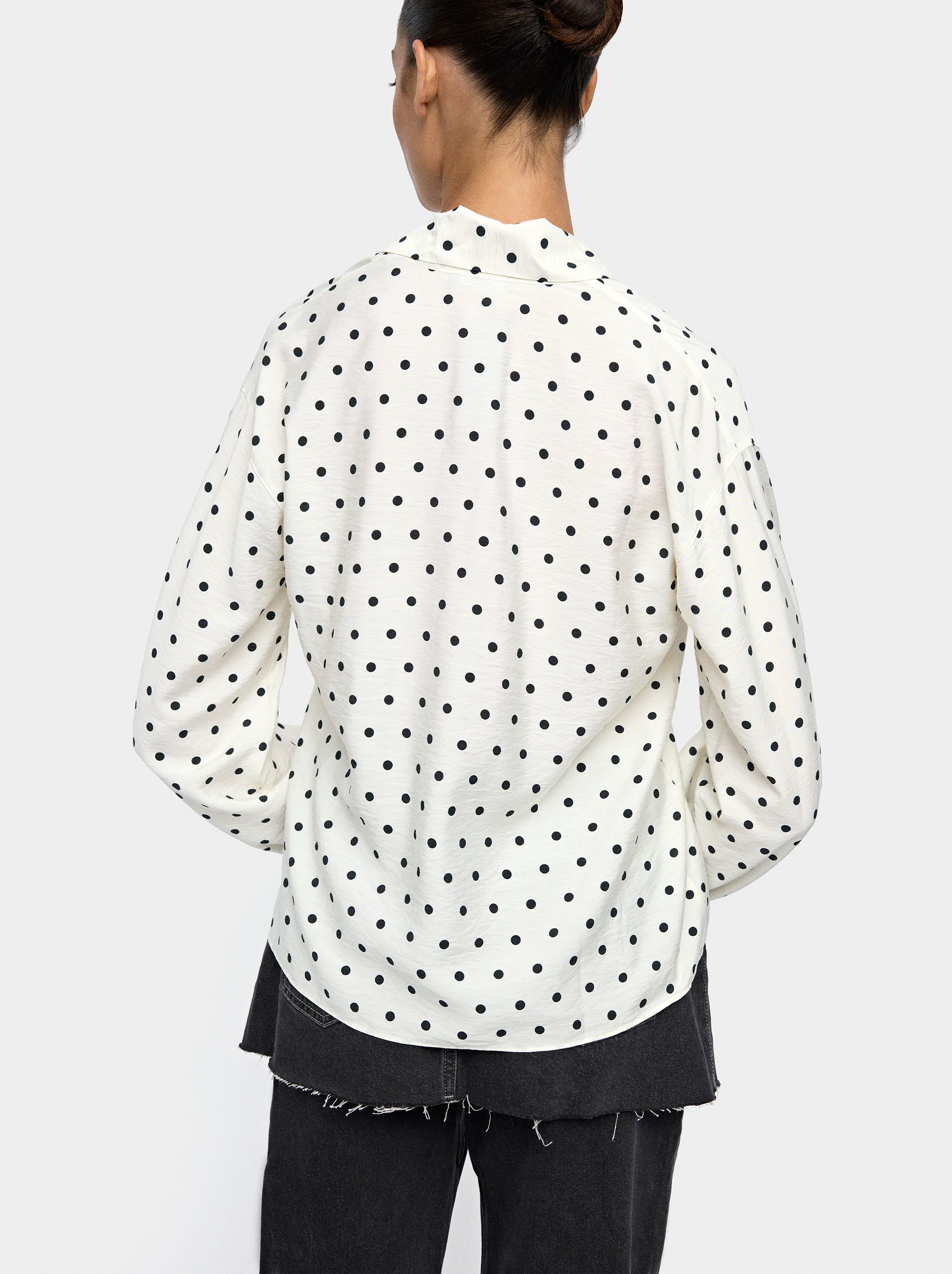 Shirt with printed polka dots image number 3.0