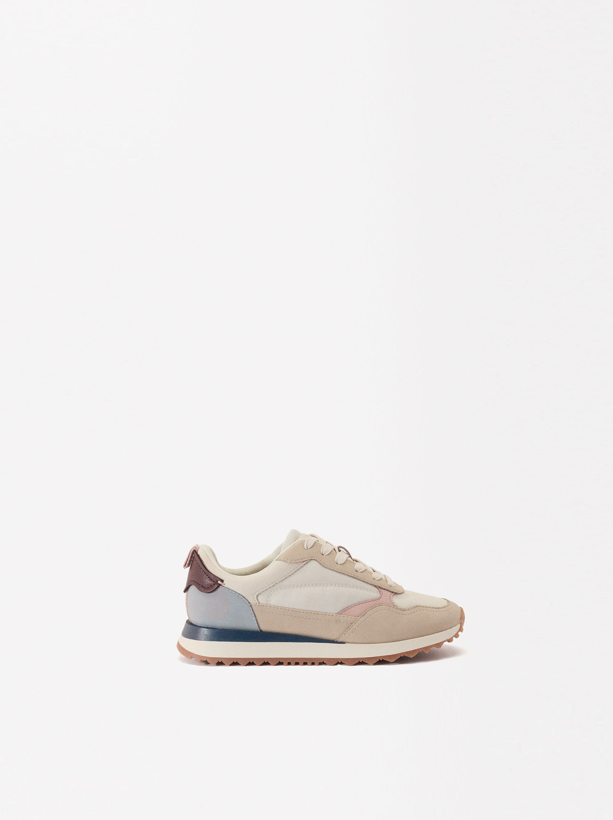Contrast trainers image number 6.0