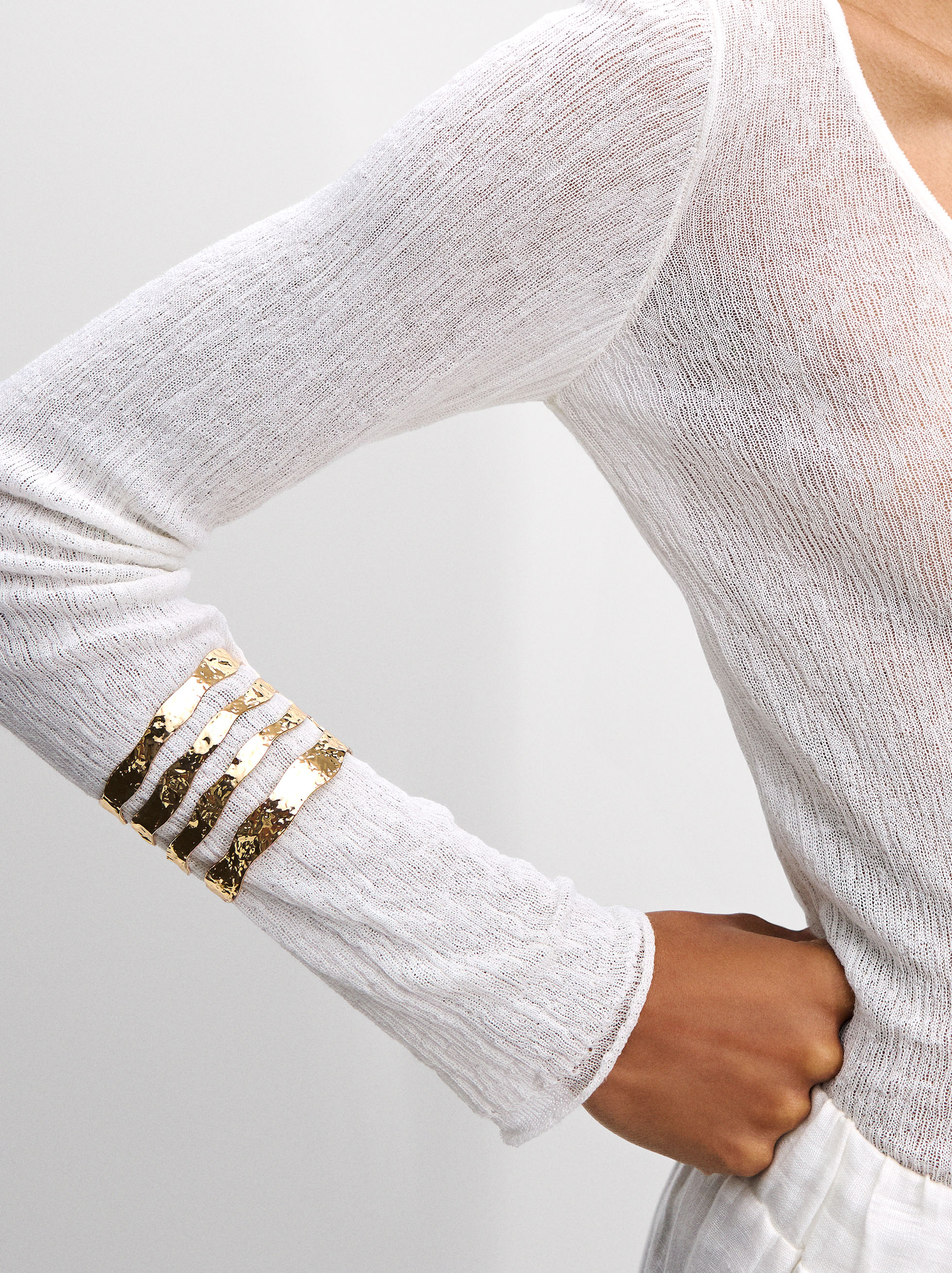 Hammered effect rigid bracelet image number 0.0