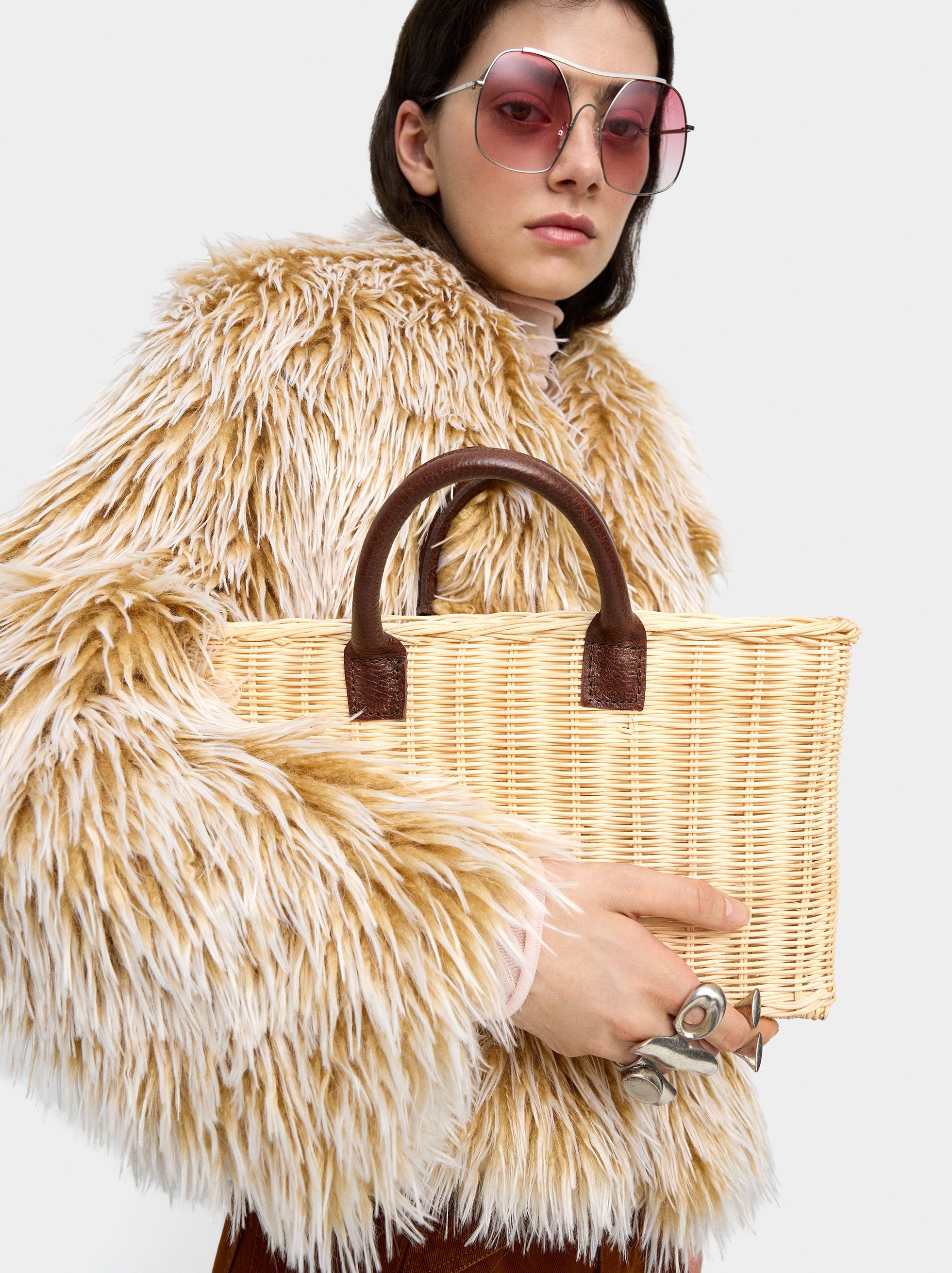 Rattan basket with leather details image number 1.0