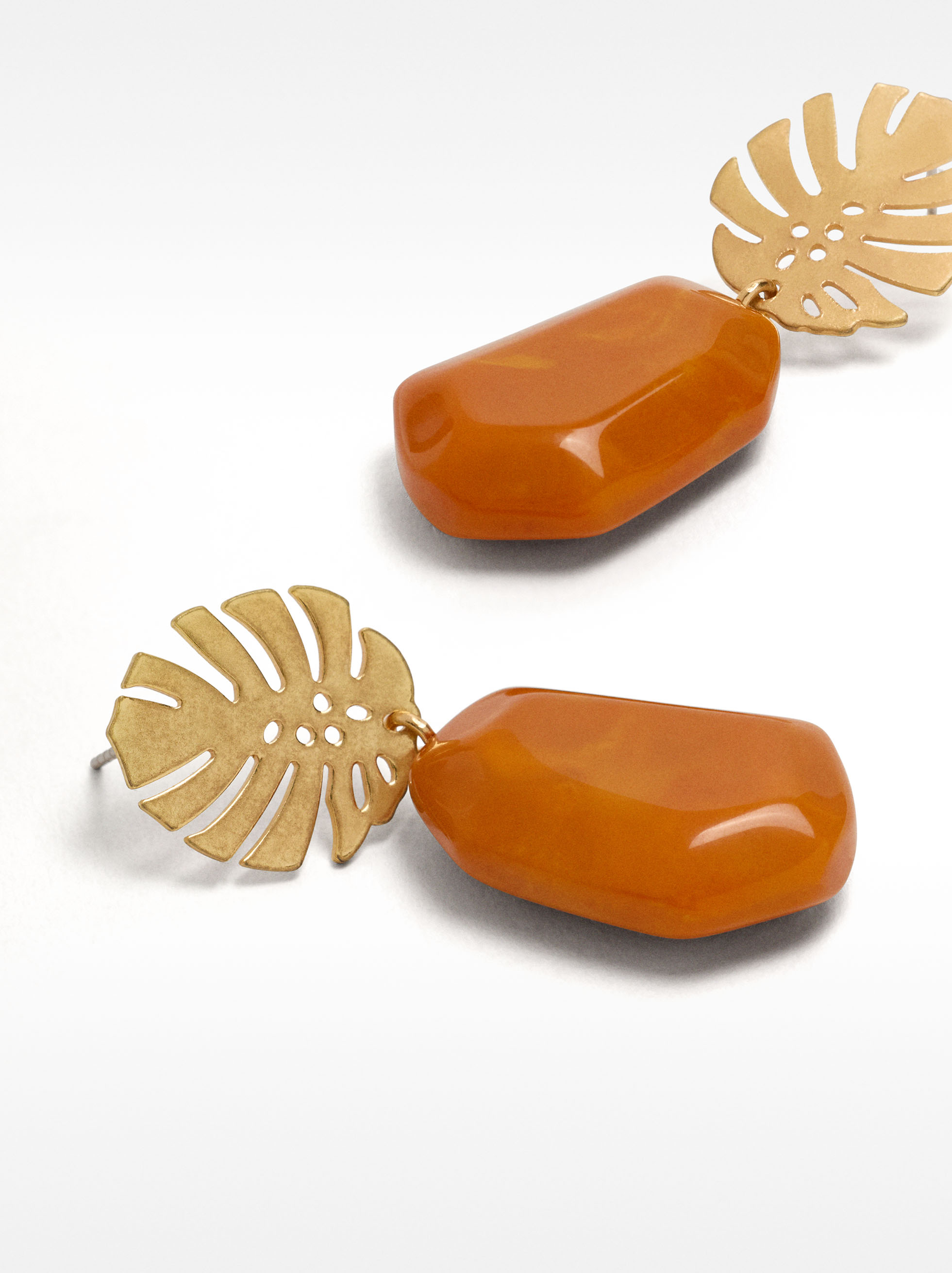 Leaf-shaped earrings with a stone effect image number 1.0