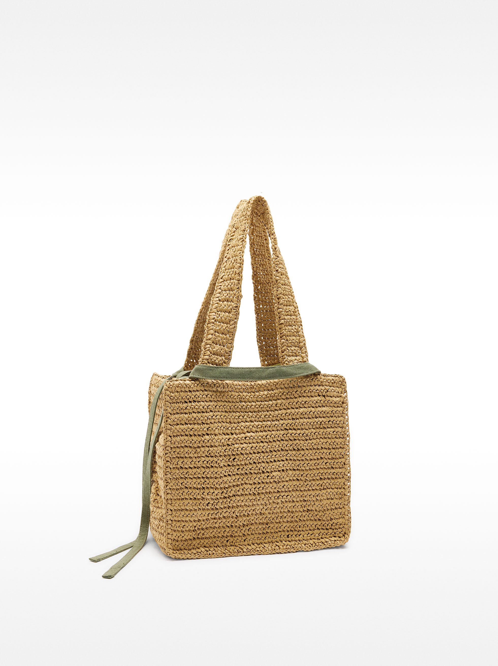 Straw-effect tote bag with hanging shells detail M  image number 3.0