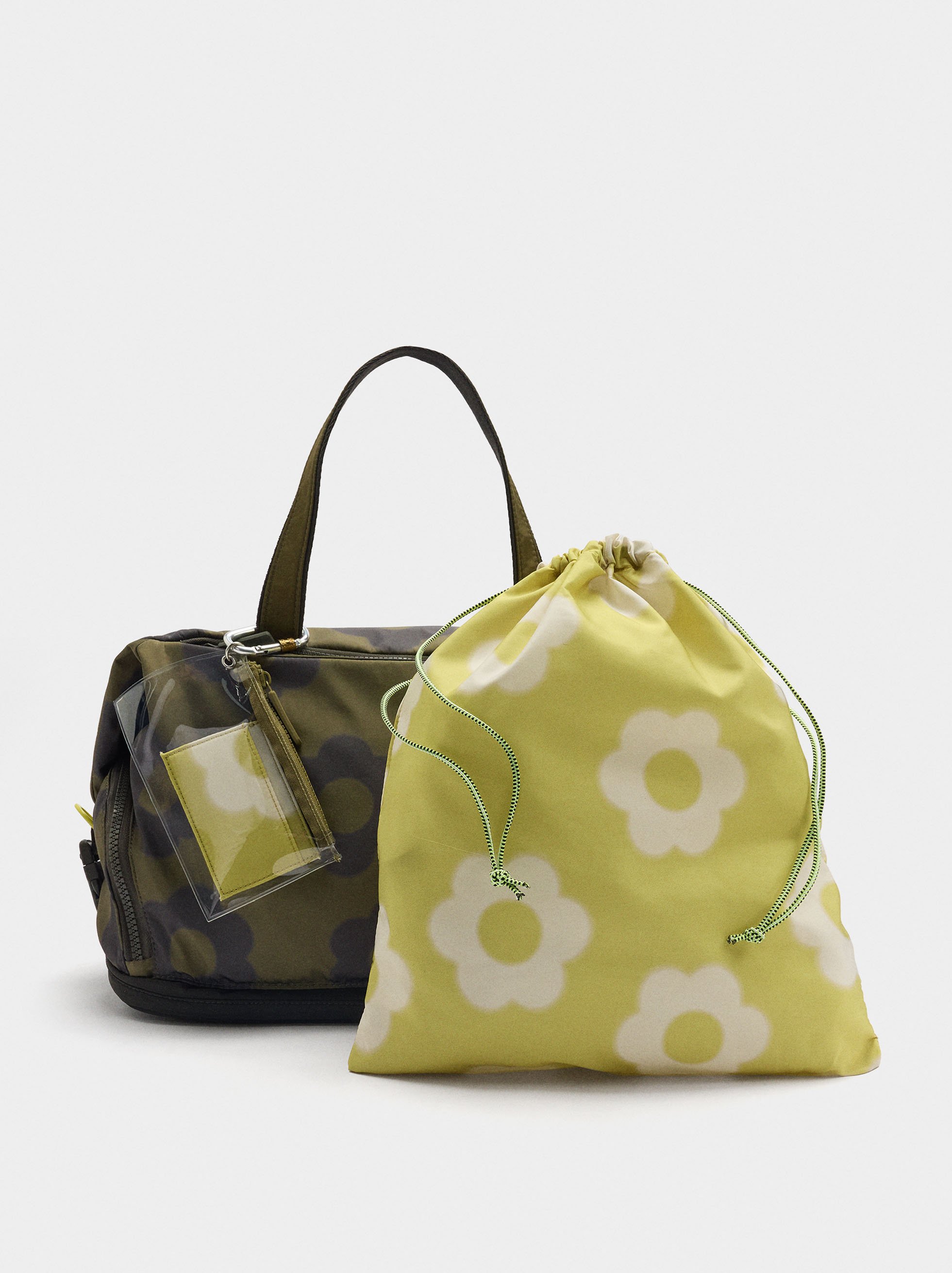 Sac de sport en nylon imprim&eacute; floral image number 1.0