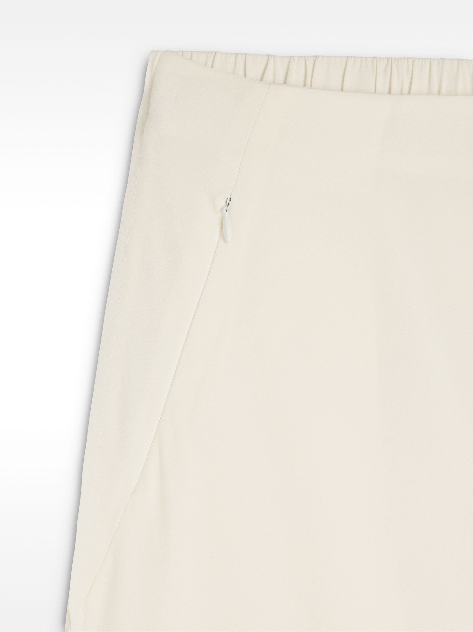 Trousers with zip pockets image number 6.0