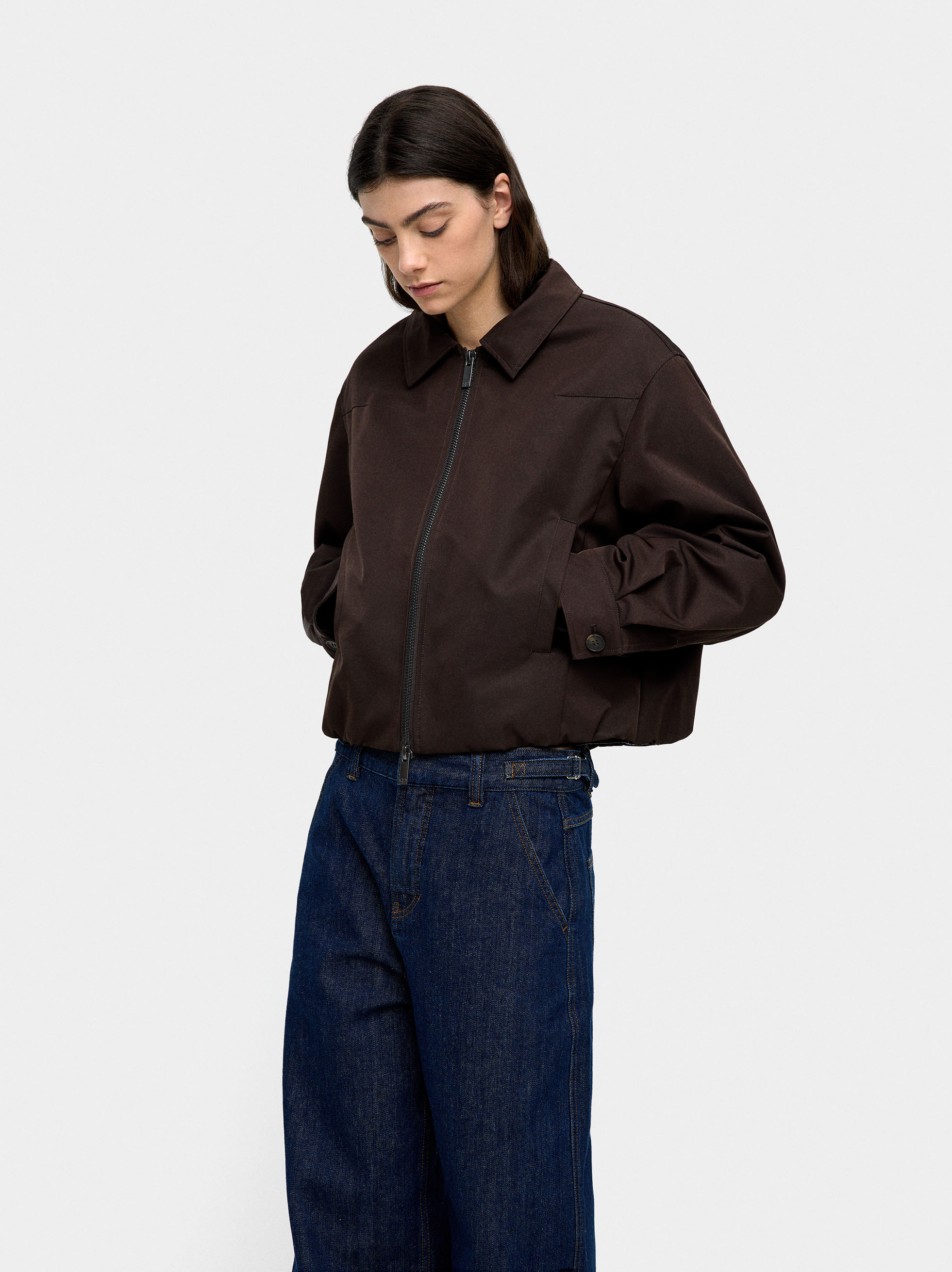 Light jacket with zipper closure image number 0.0