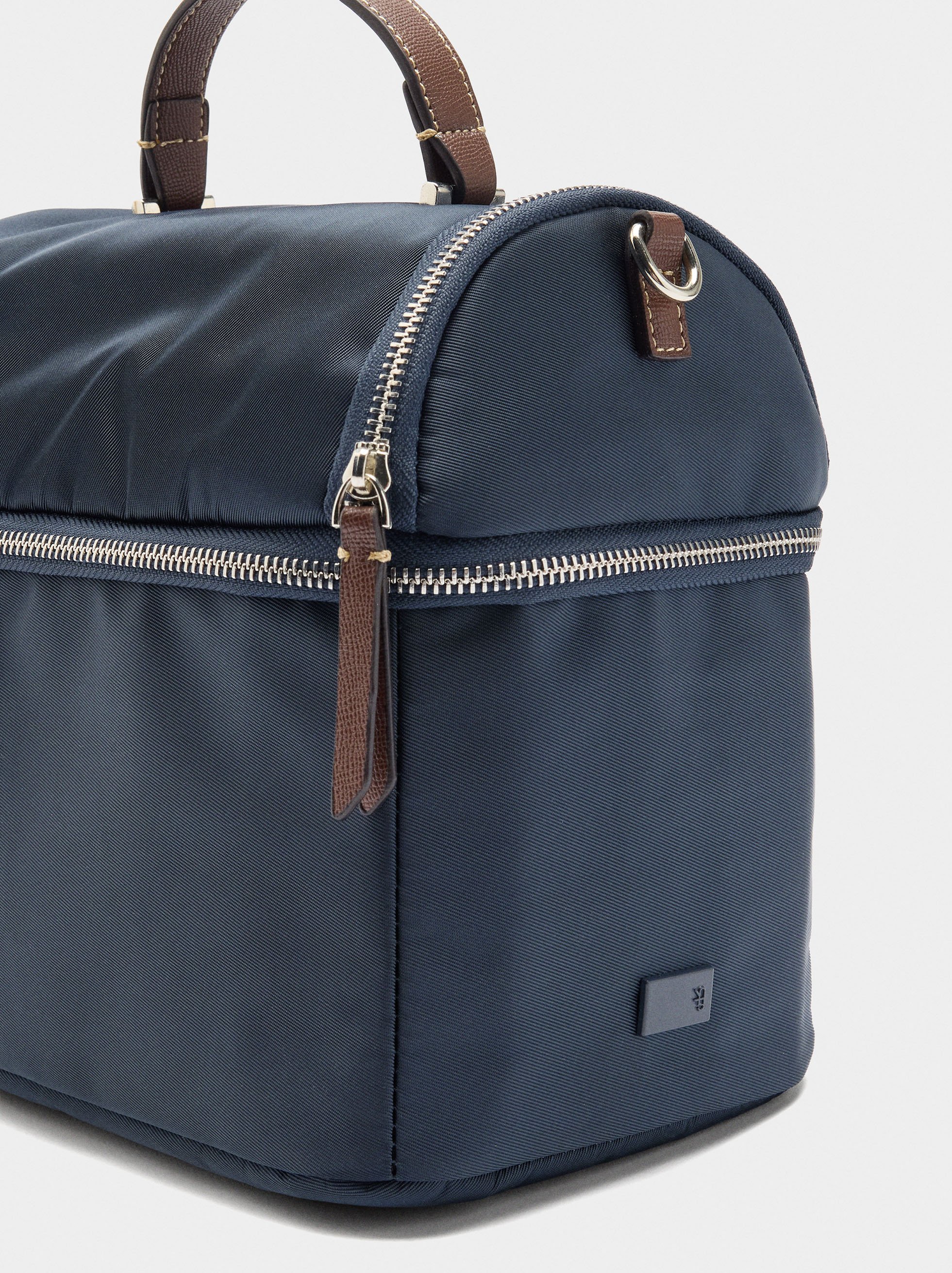 Plain nylon lunch bag image number 1.0