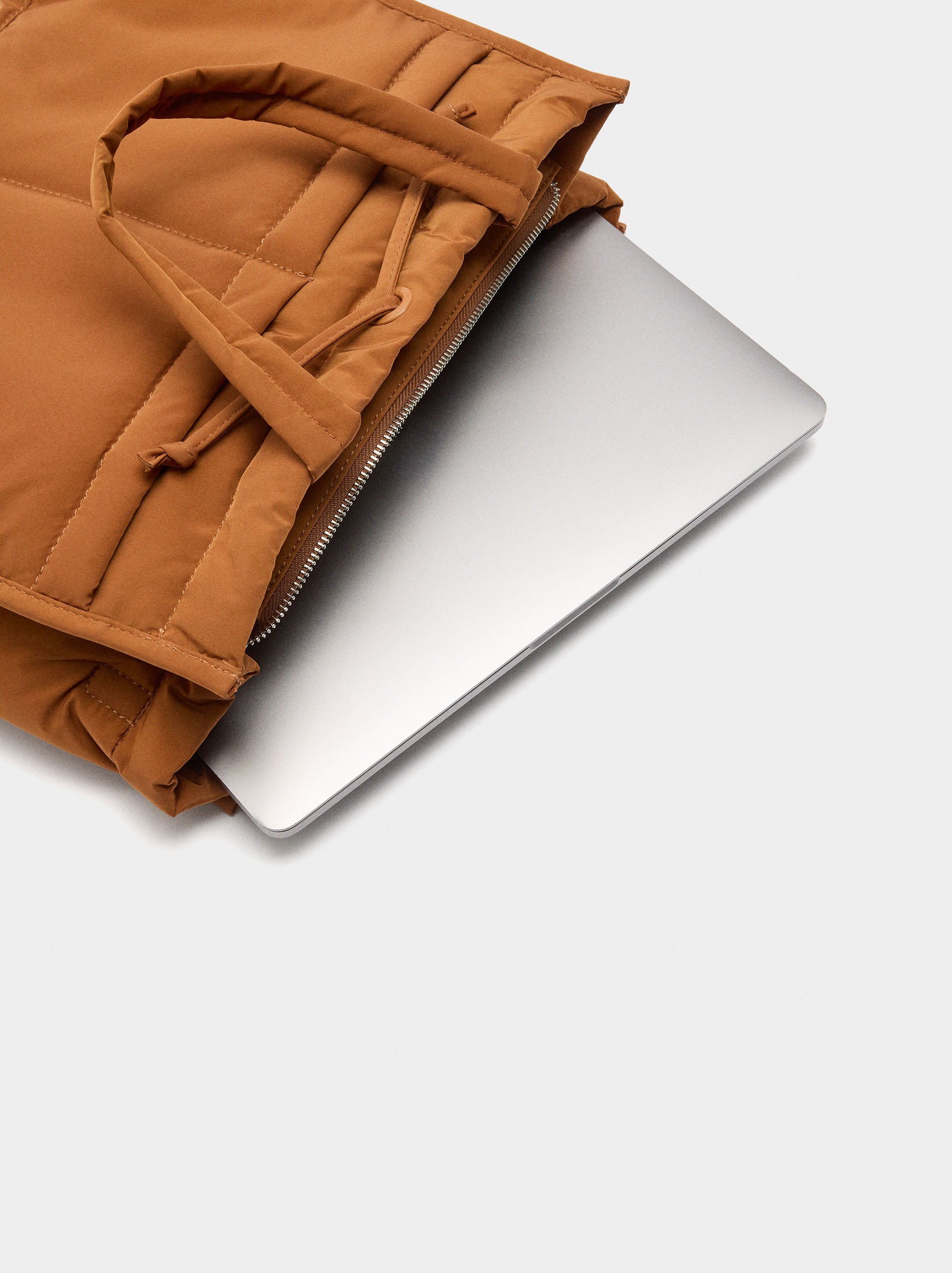 13" laptop bag in nylon image number 4.0