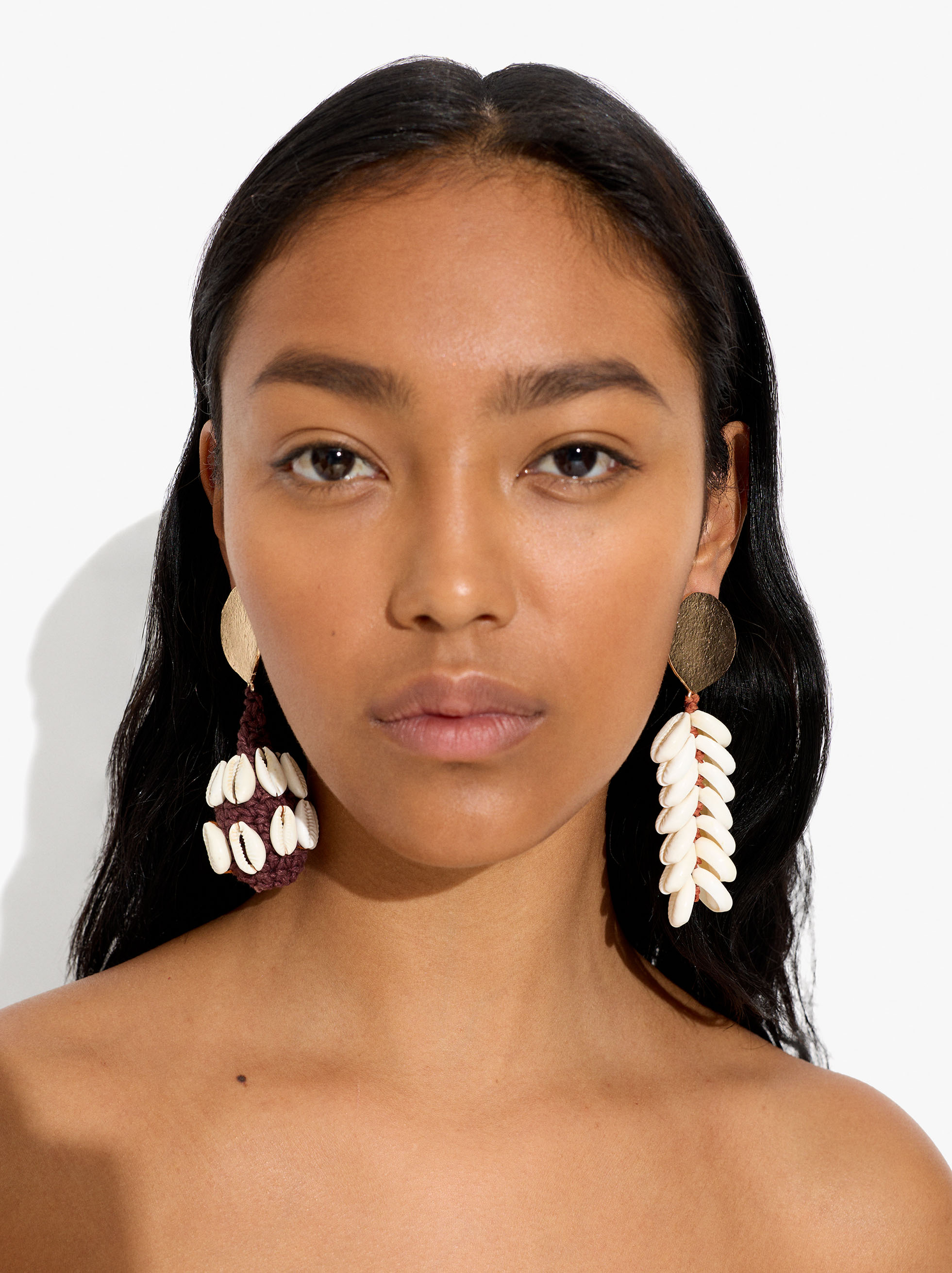 Asymmetric earrings with shells image number 1.0
