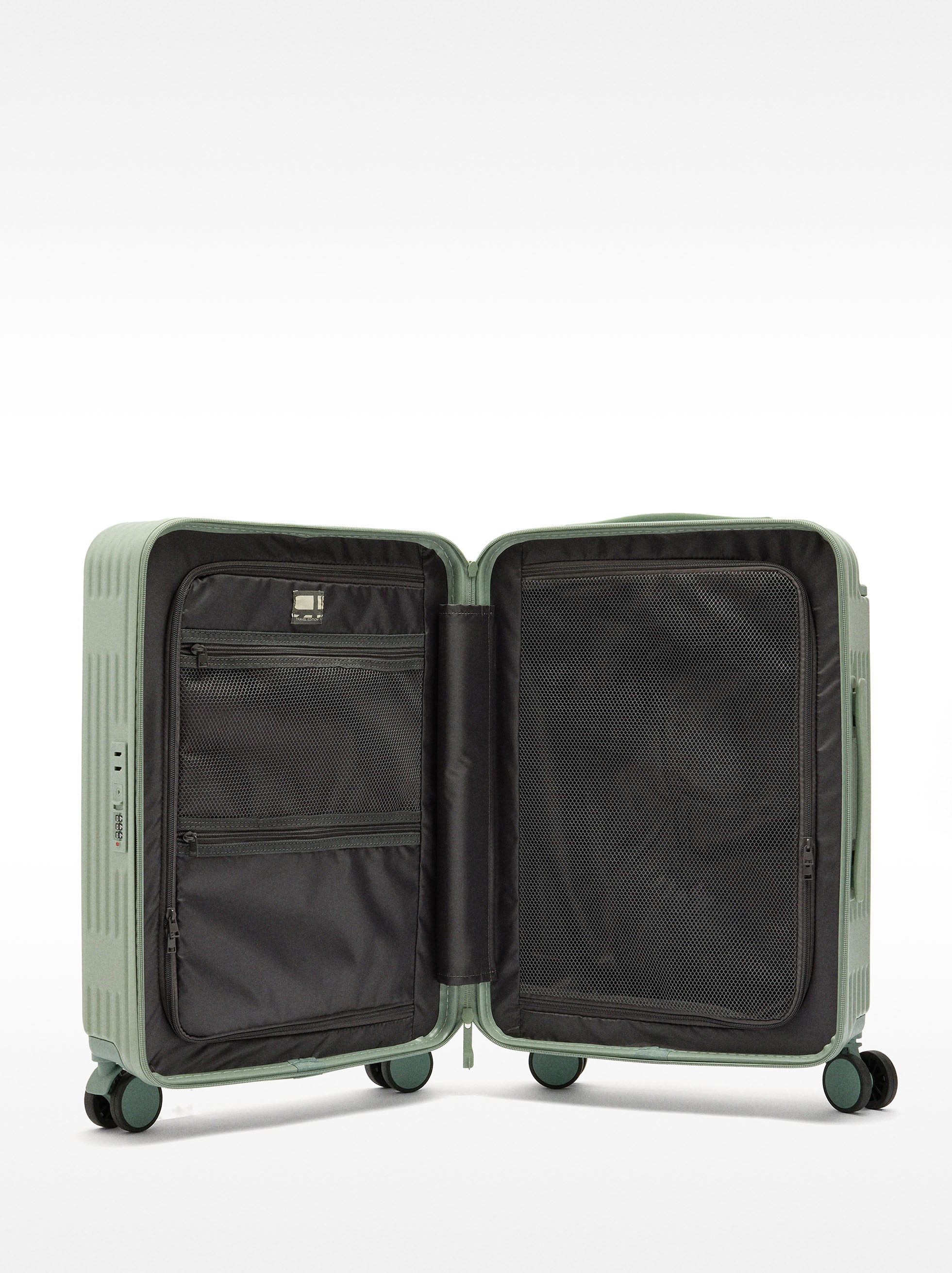 Trolley with USB ports image number 7.0