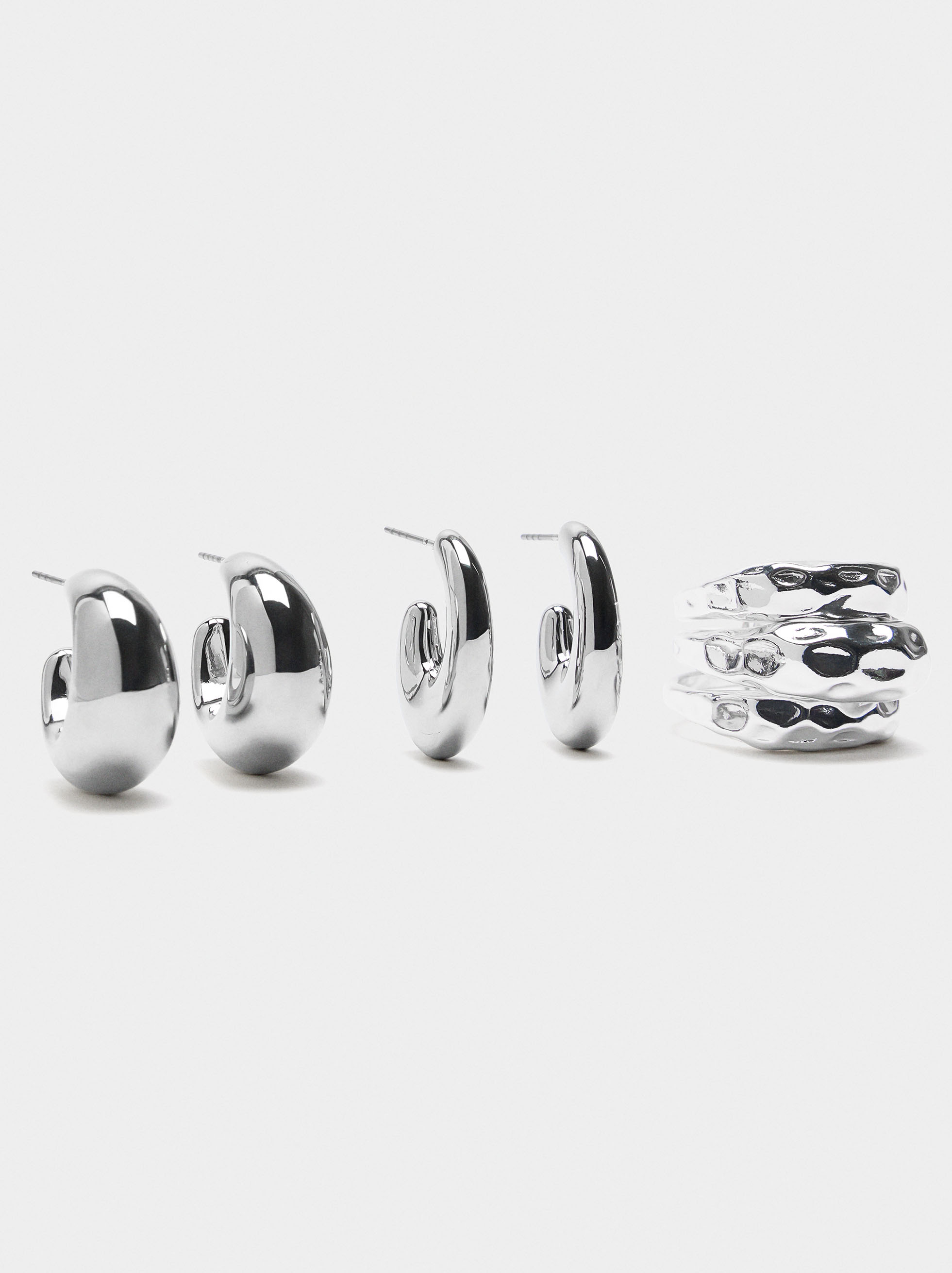Set of earrings and ring image number 0.0