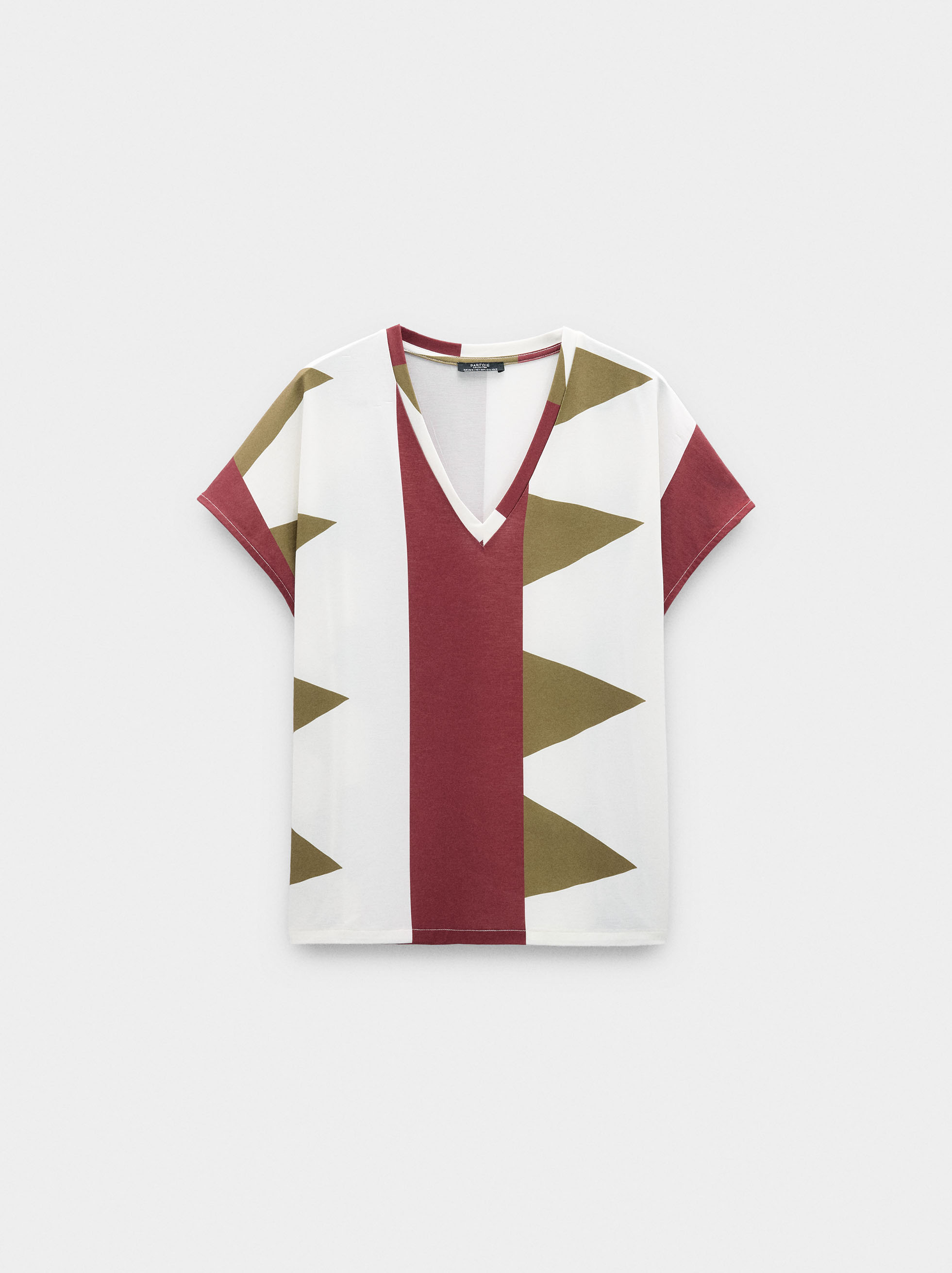 T-shirt with print and V-neck image number 4.0