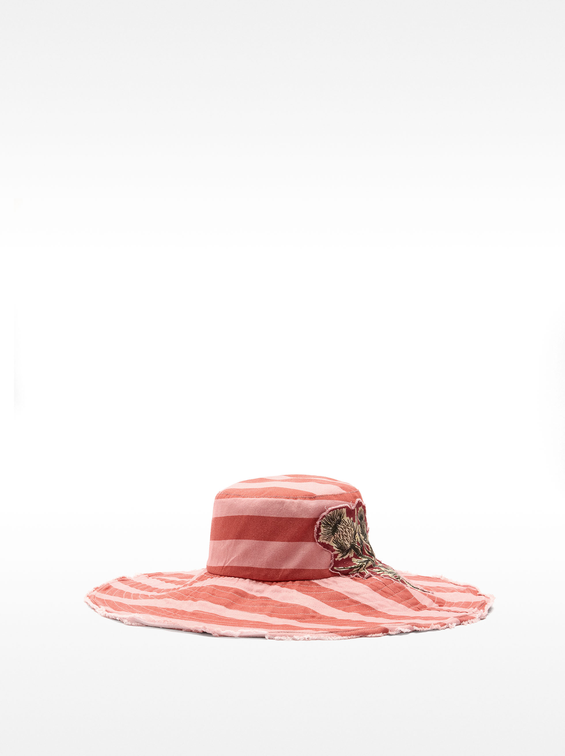 Sombrero tipo bucket a rayas con flor image number 0.0