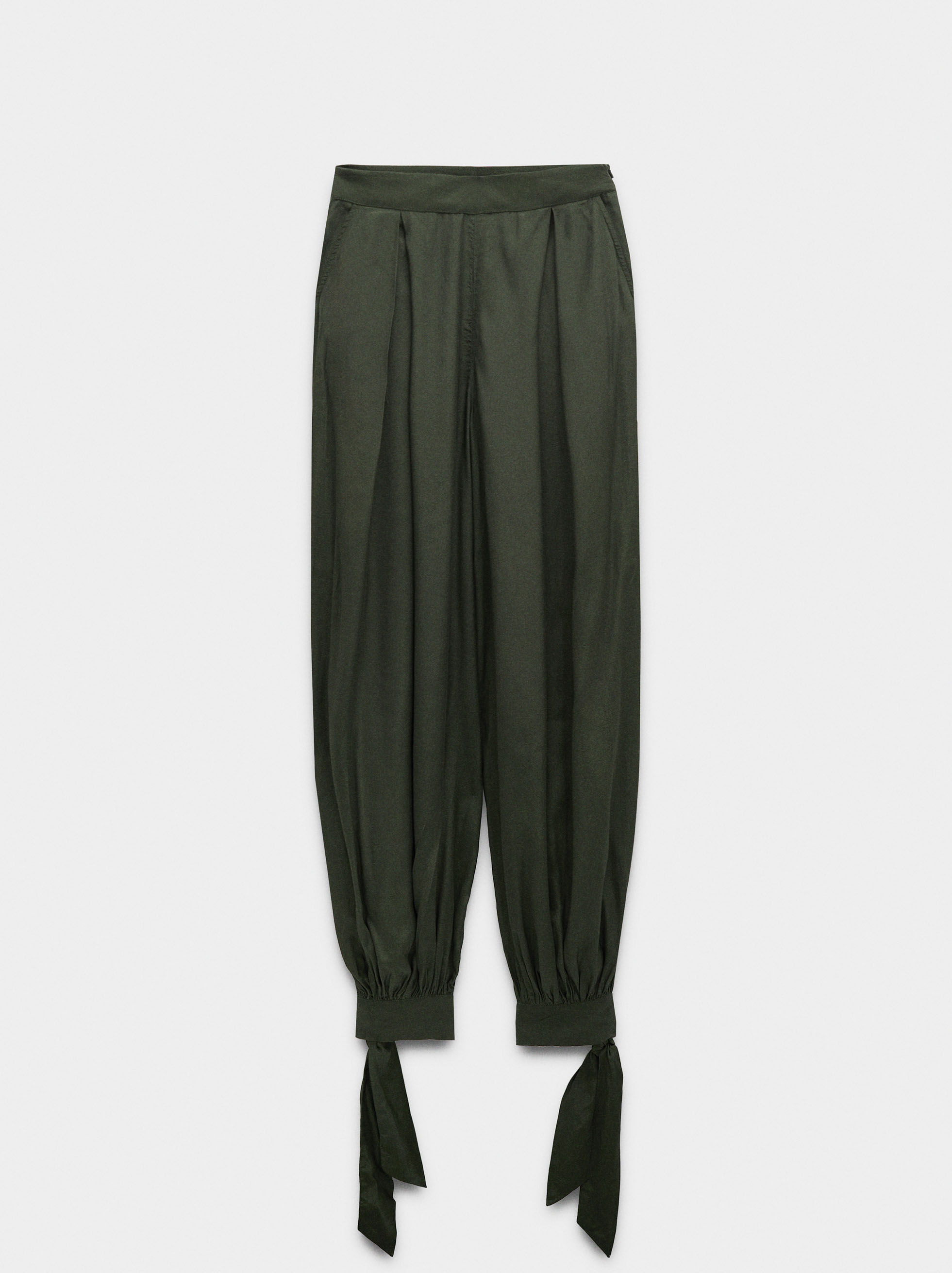 Baggy trousers with straps image number 4.0