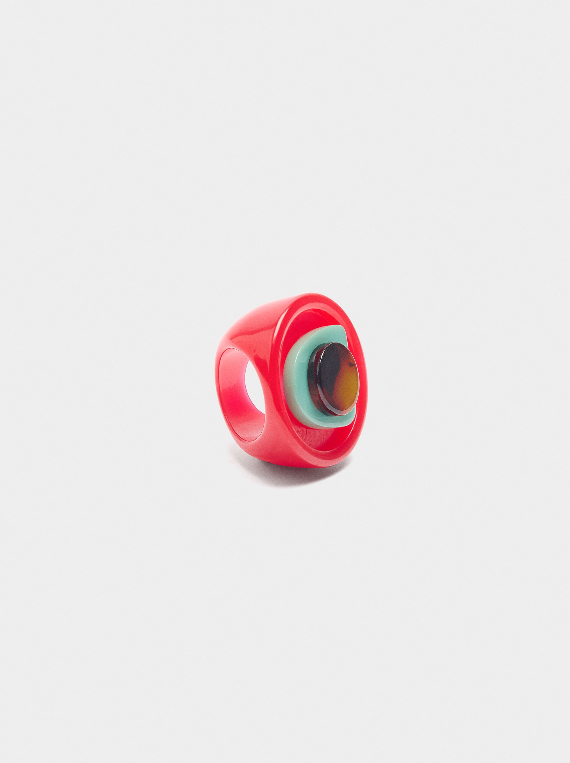 Round ring with tortoiseshell effect image number 2.0
