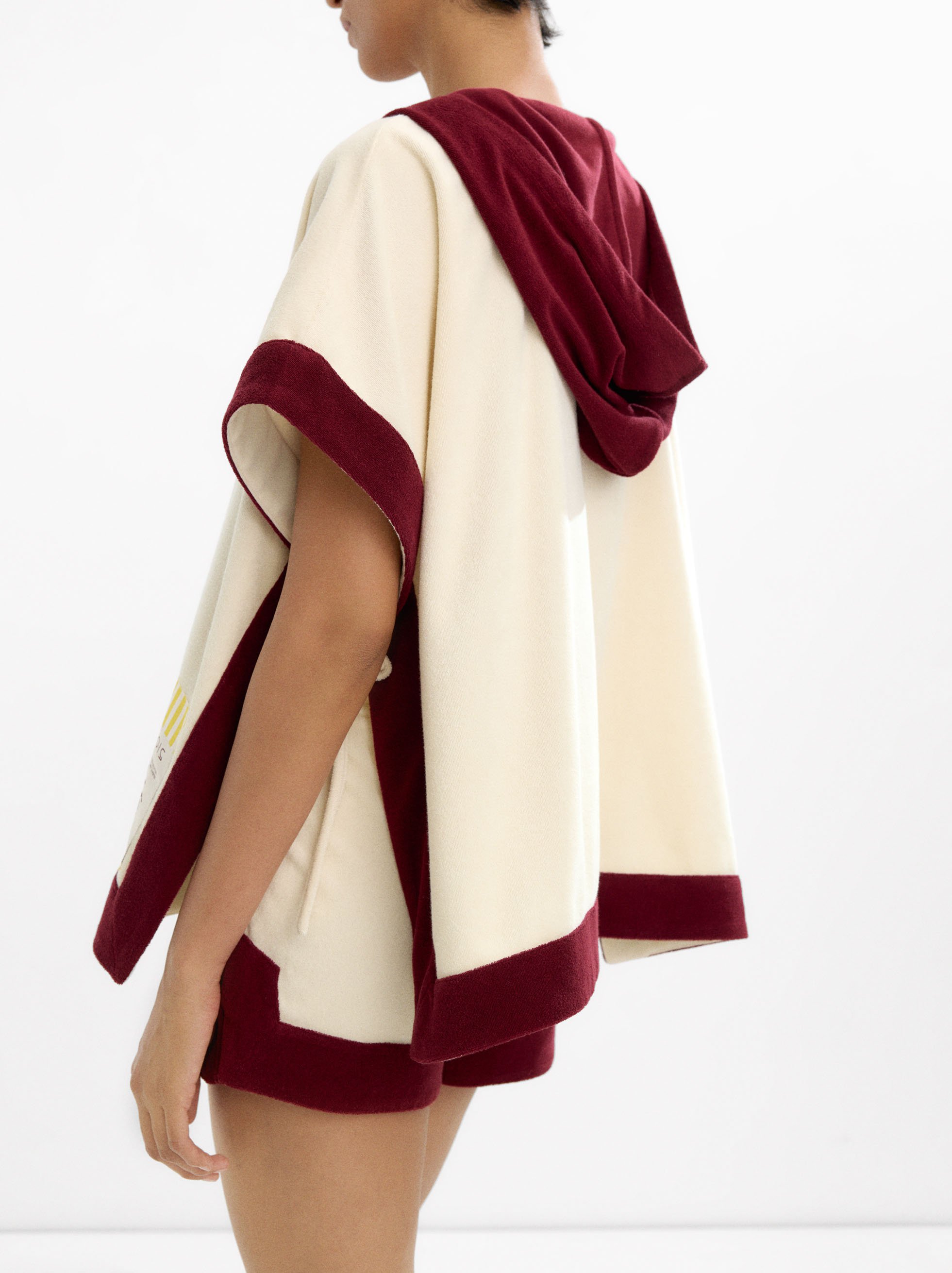 Cotton poncho with contrasting colors image number 2.0