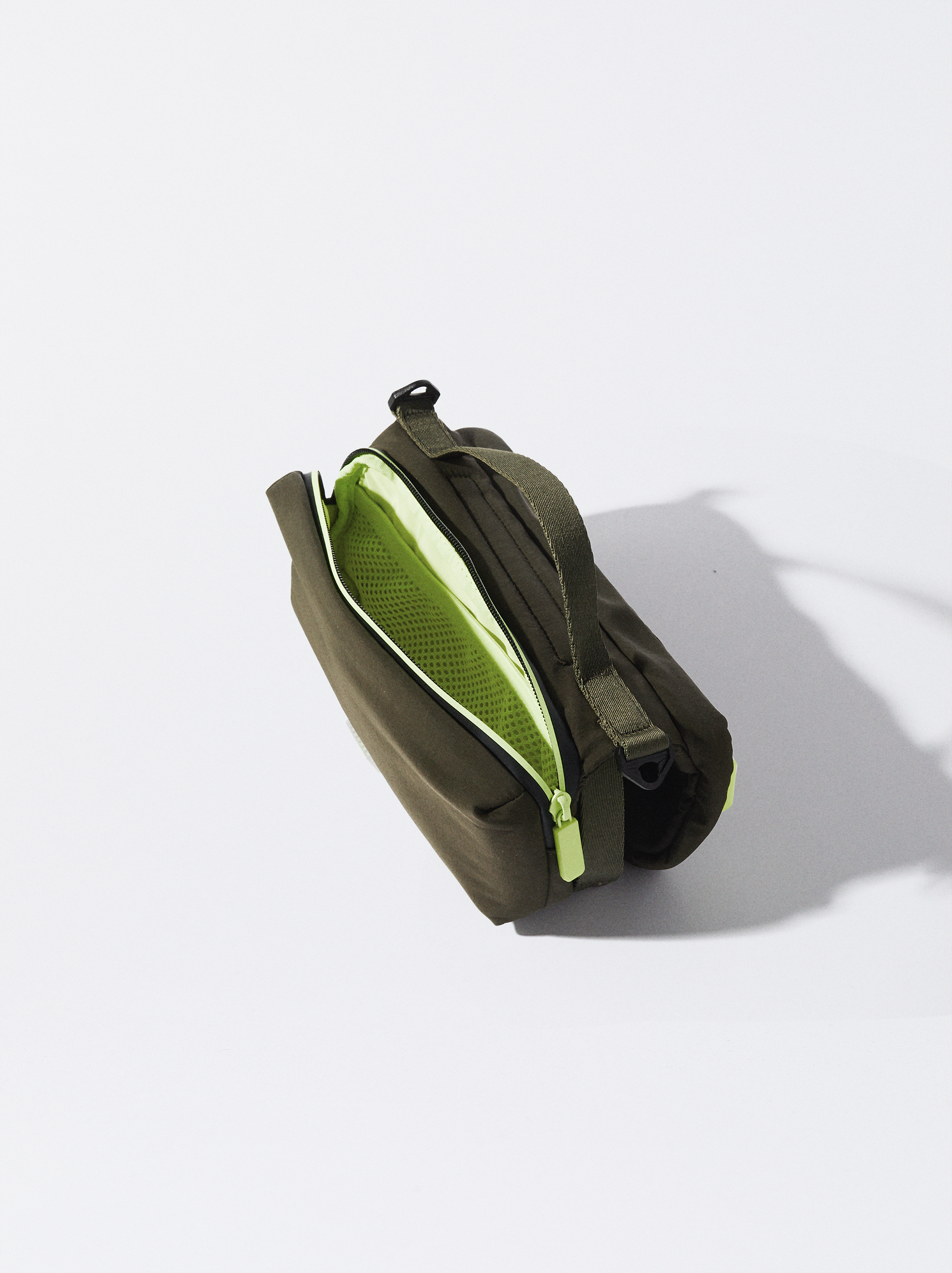 Nylon Crossbody Bag Recycled Black Parfois