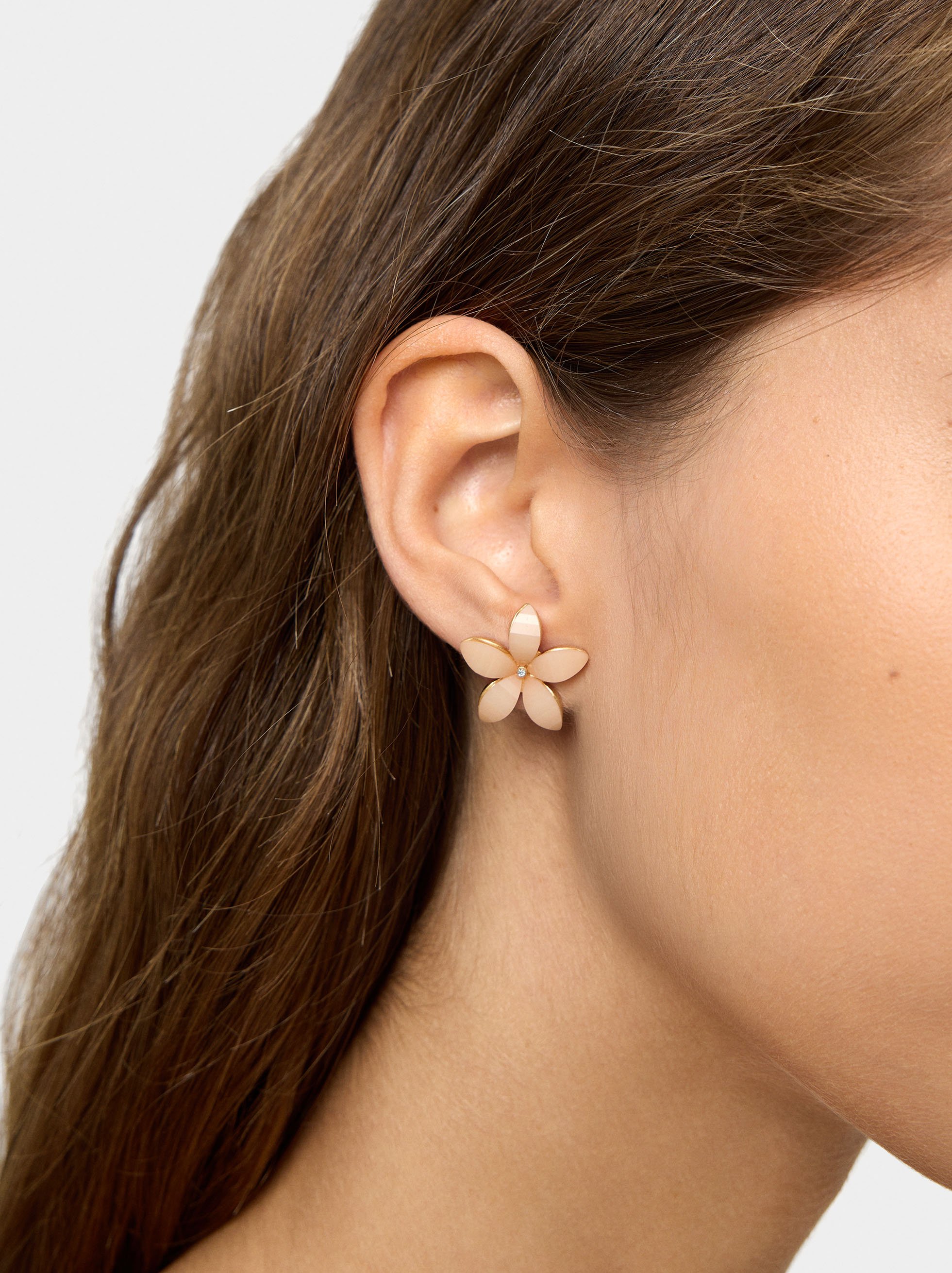 Flower earrings with resin image number 1.0