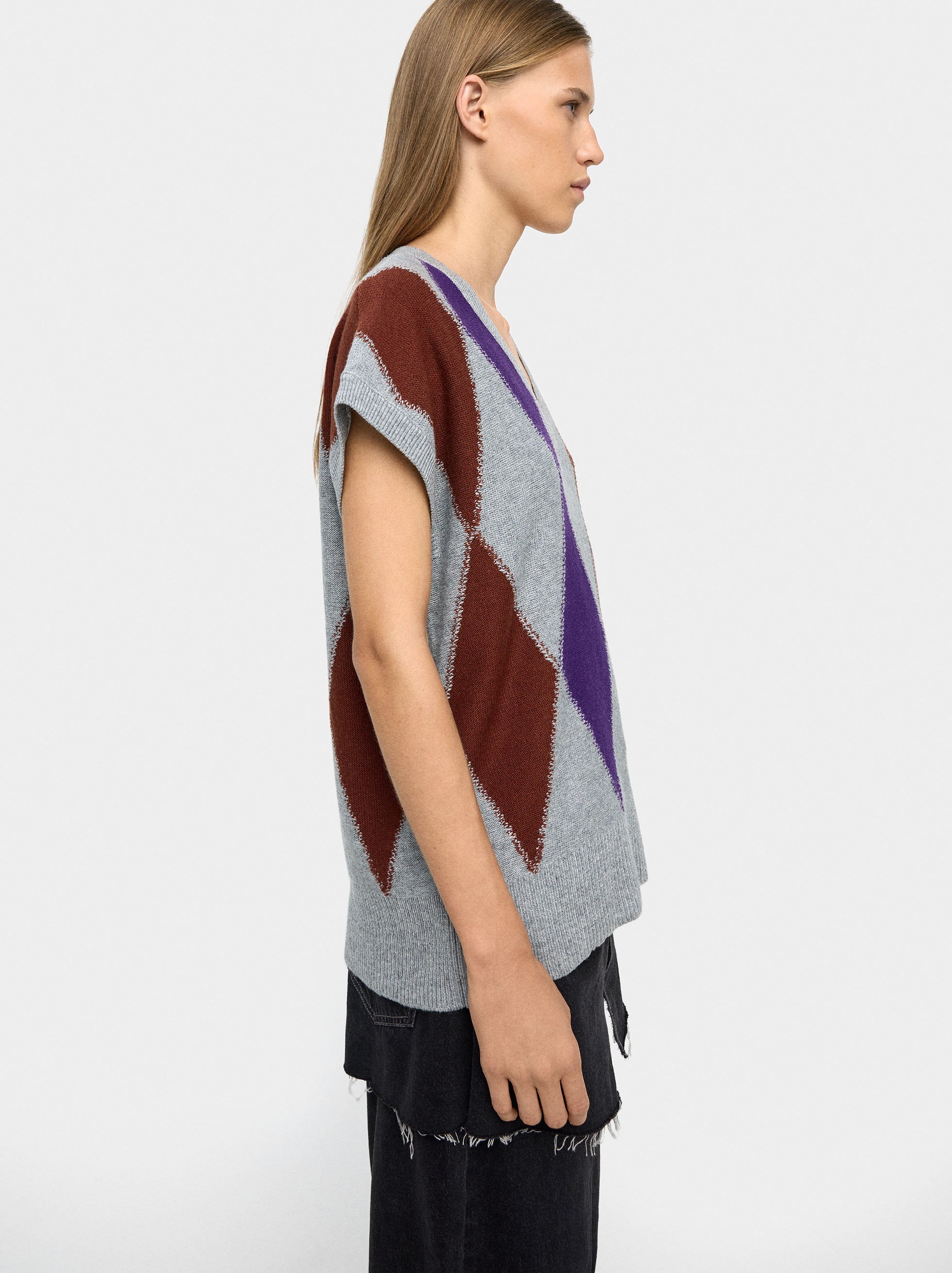 Argyle knit vest image number 3.0