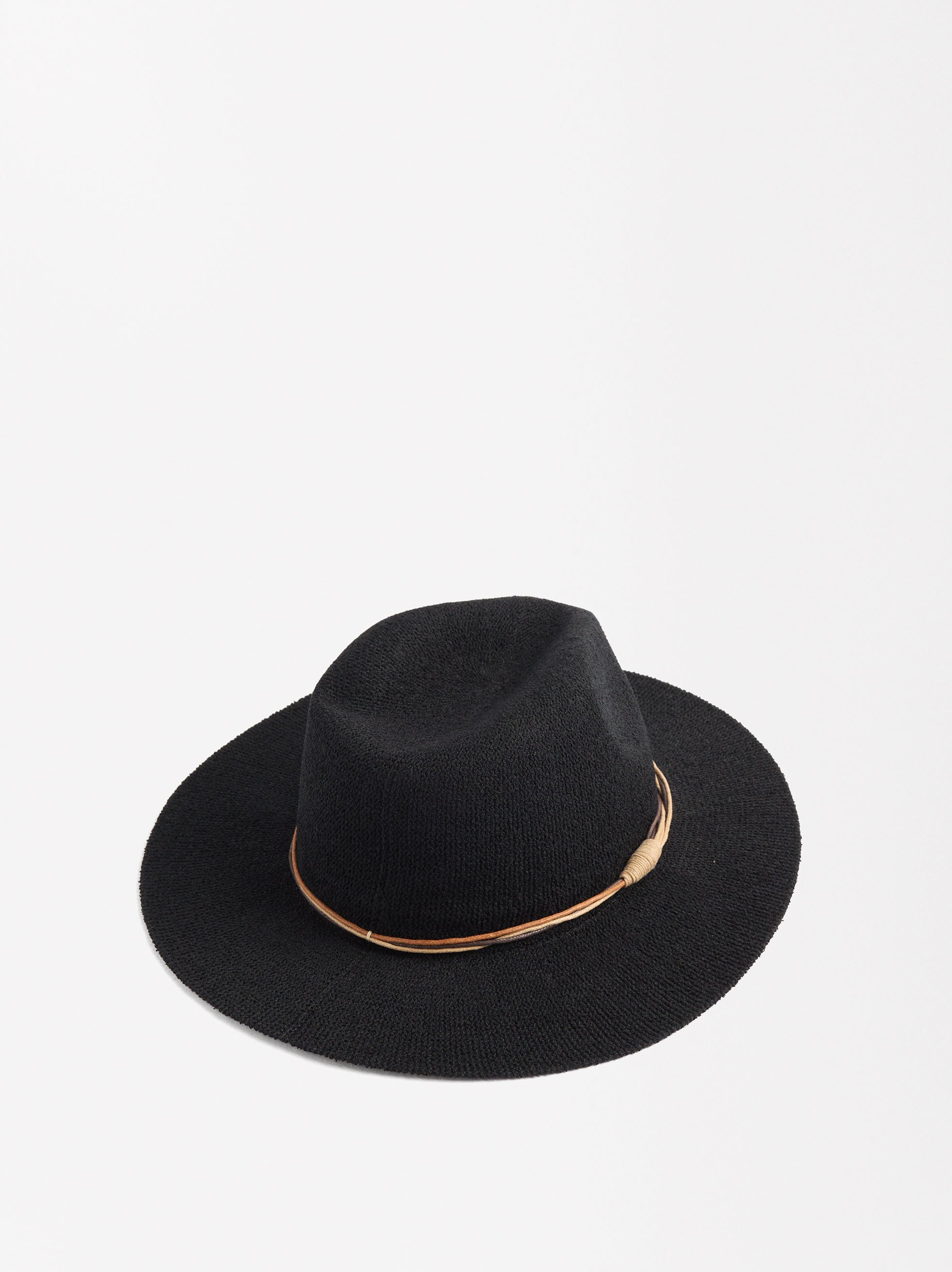 Sombrero de punto detalle de cuerda image number 2.0