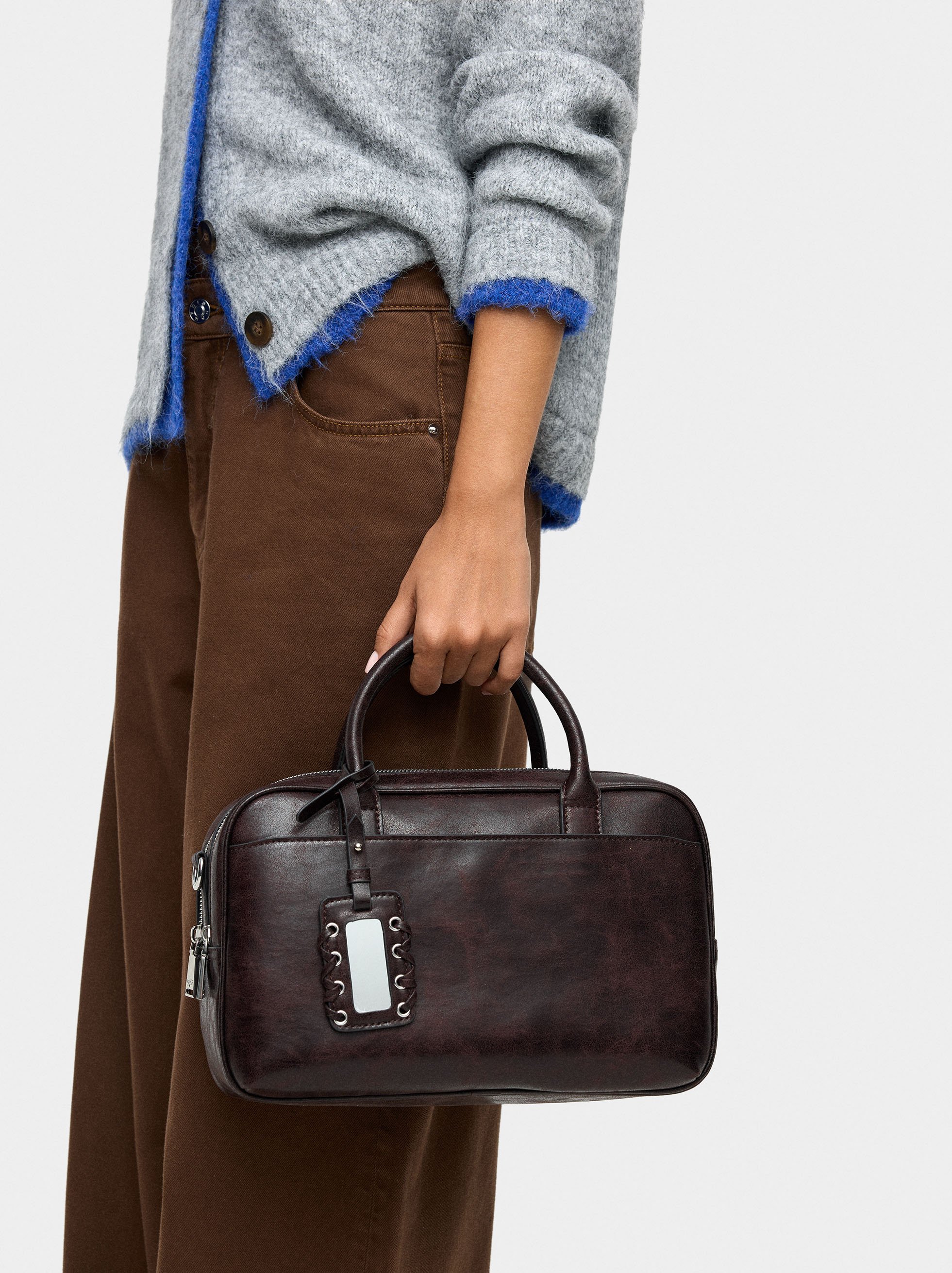 Bowling bag with aged effect image number 1.0