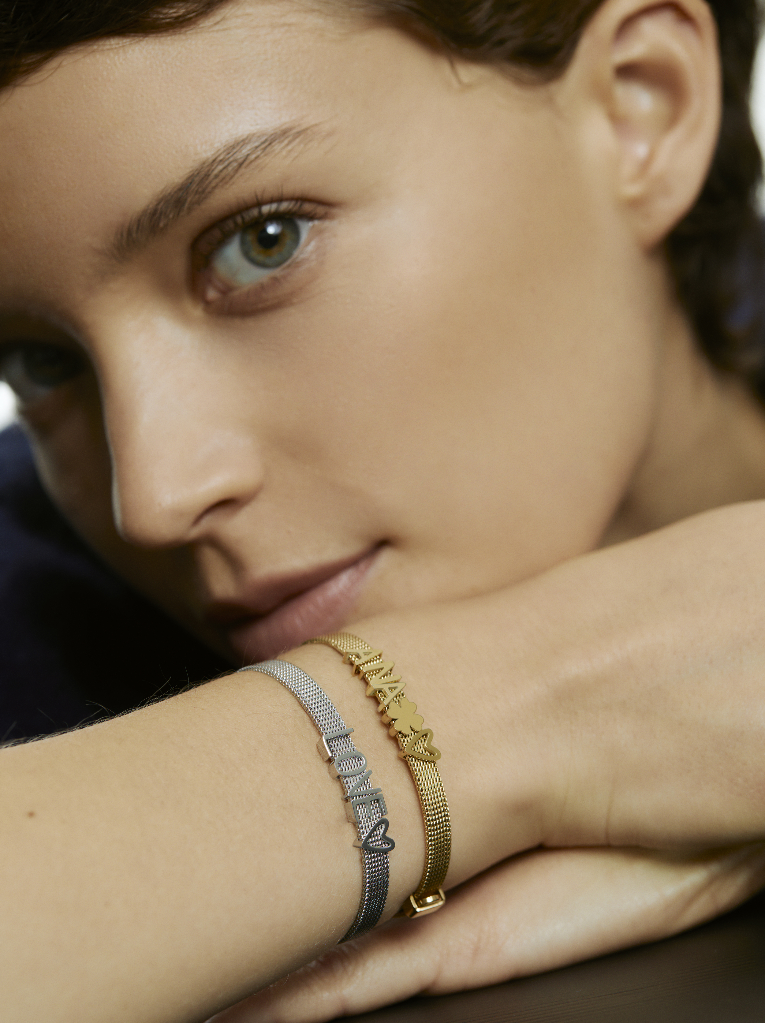 ONLINE EXCLUSIVE - Charm in acciaio inossidabile con la lettera  image number 1.0