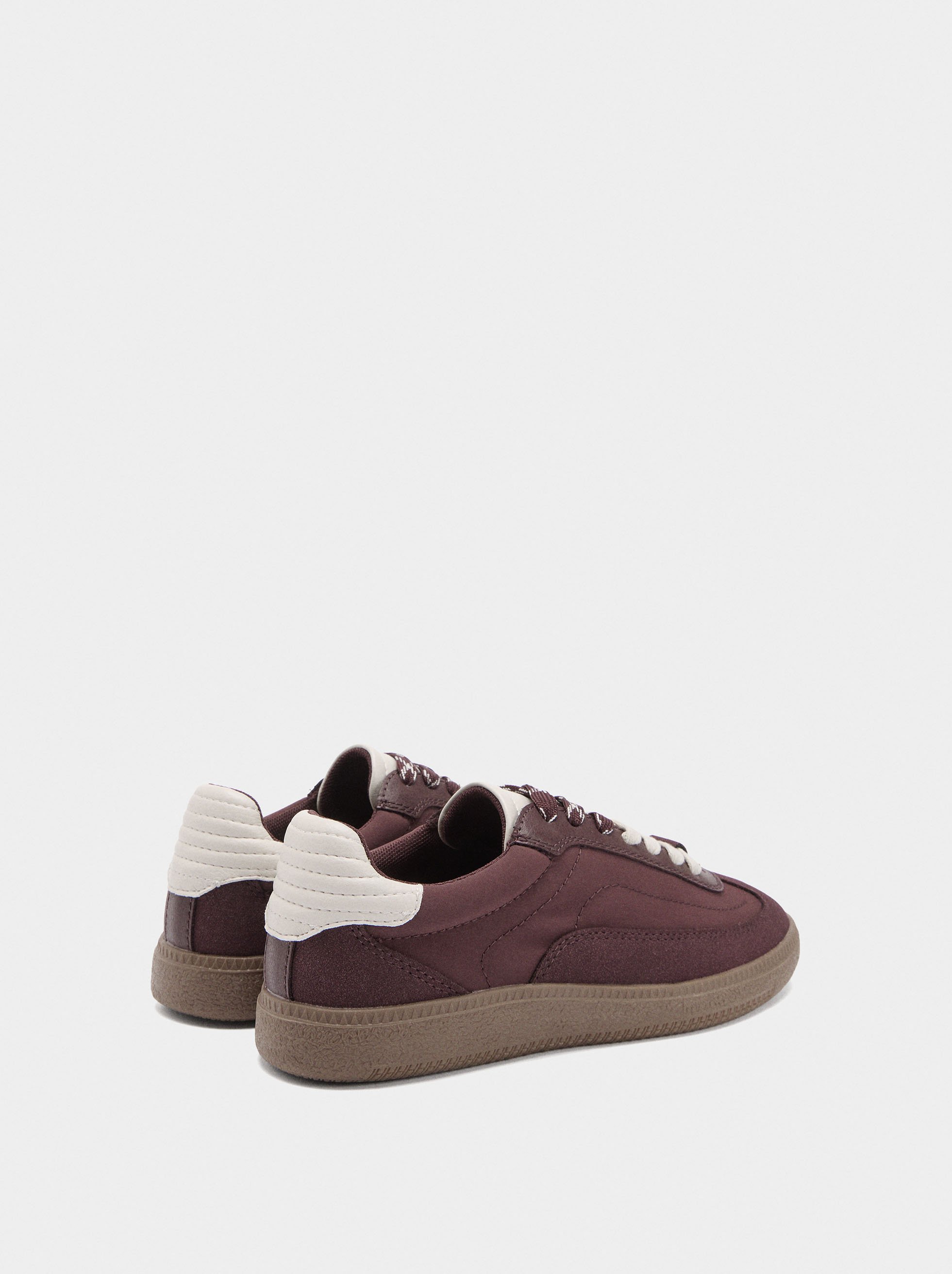 Baskets contrast&eacute;es &agrave; doubles lacets image number 3.0