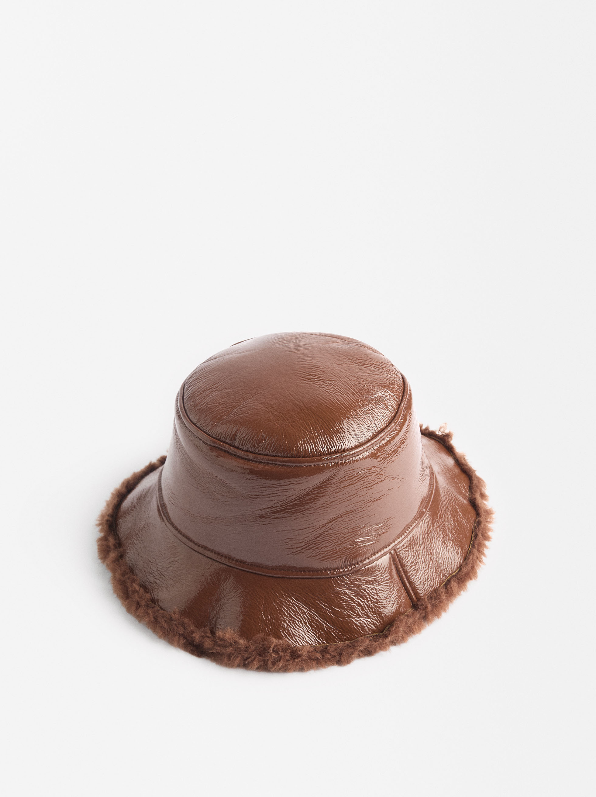 Gorro bucket impermeable charol image number 2.0