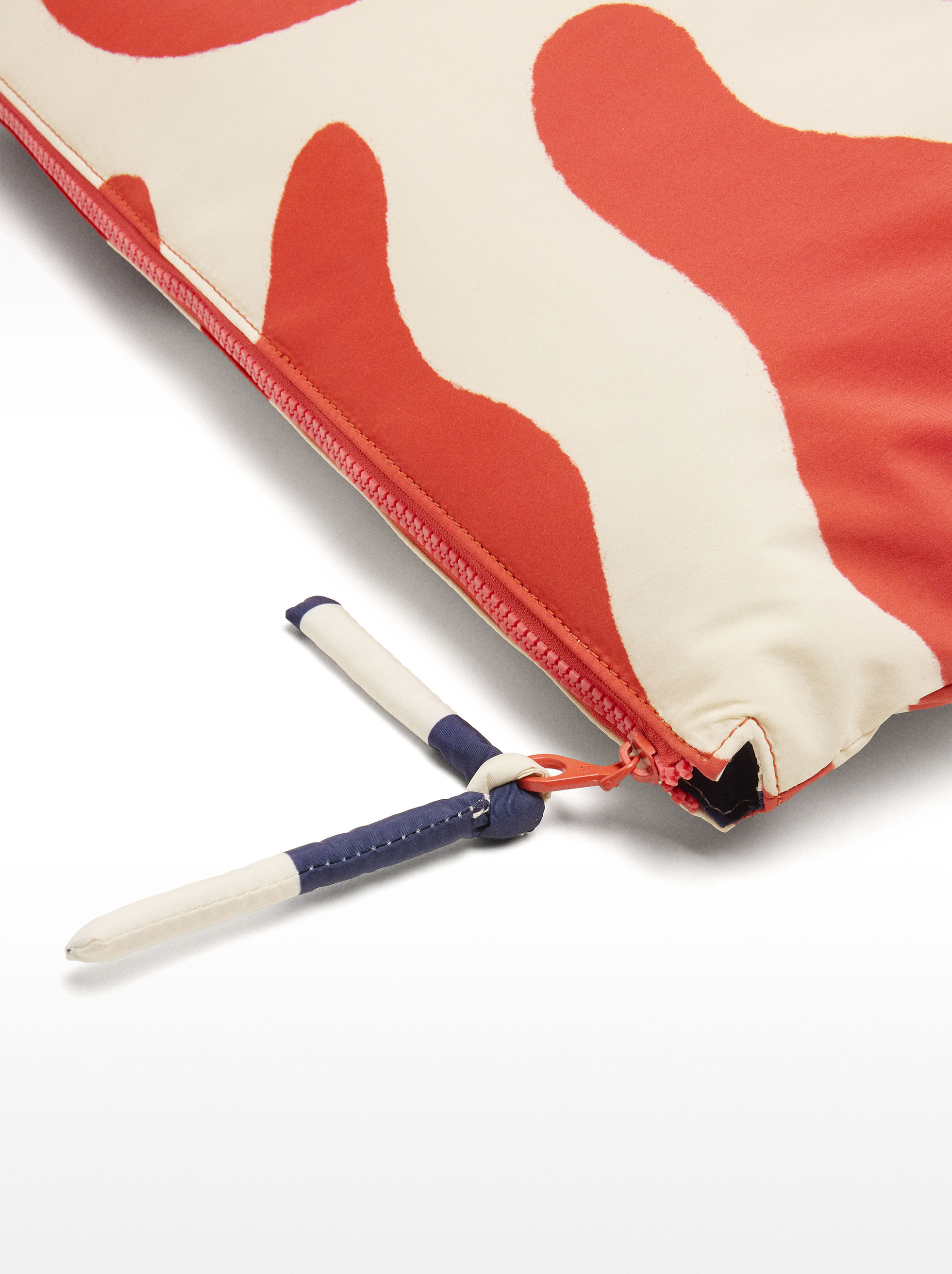 Bedruckte Nylon Kosmetiktasche image number 1.0