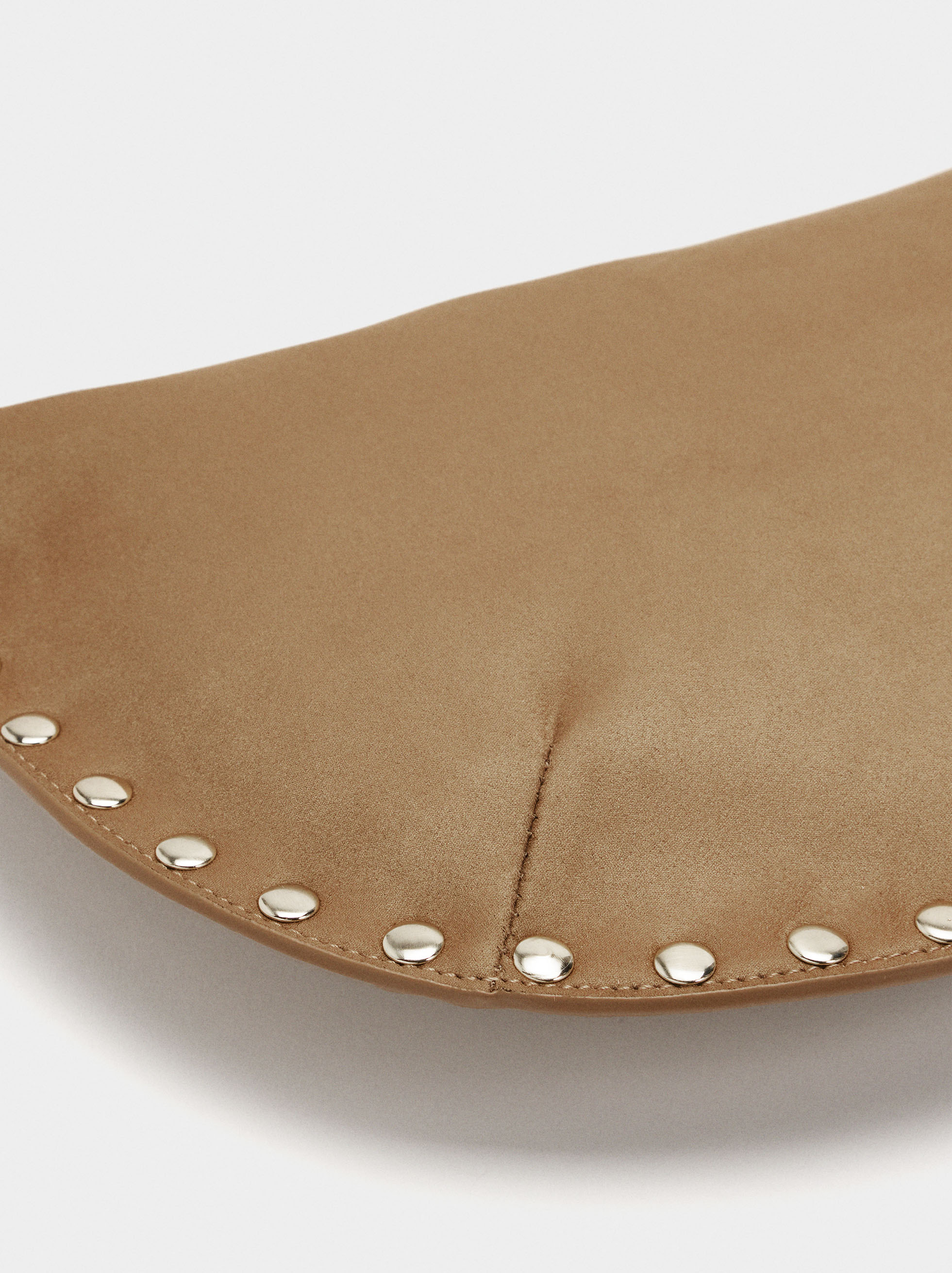 Bolso de hombro con tachuelas efecto piel image number 2.0
